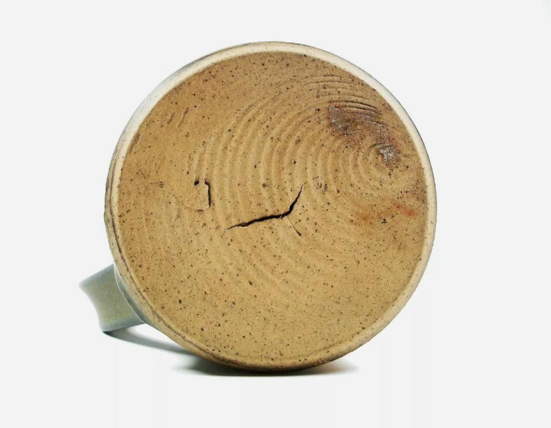 Vintage Studio Pottery Krug - Wachs Resist Dekoration - Signiert - Mitte 20. C. (Keramik) im Angebot