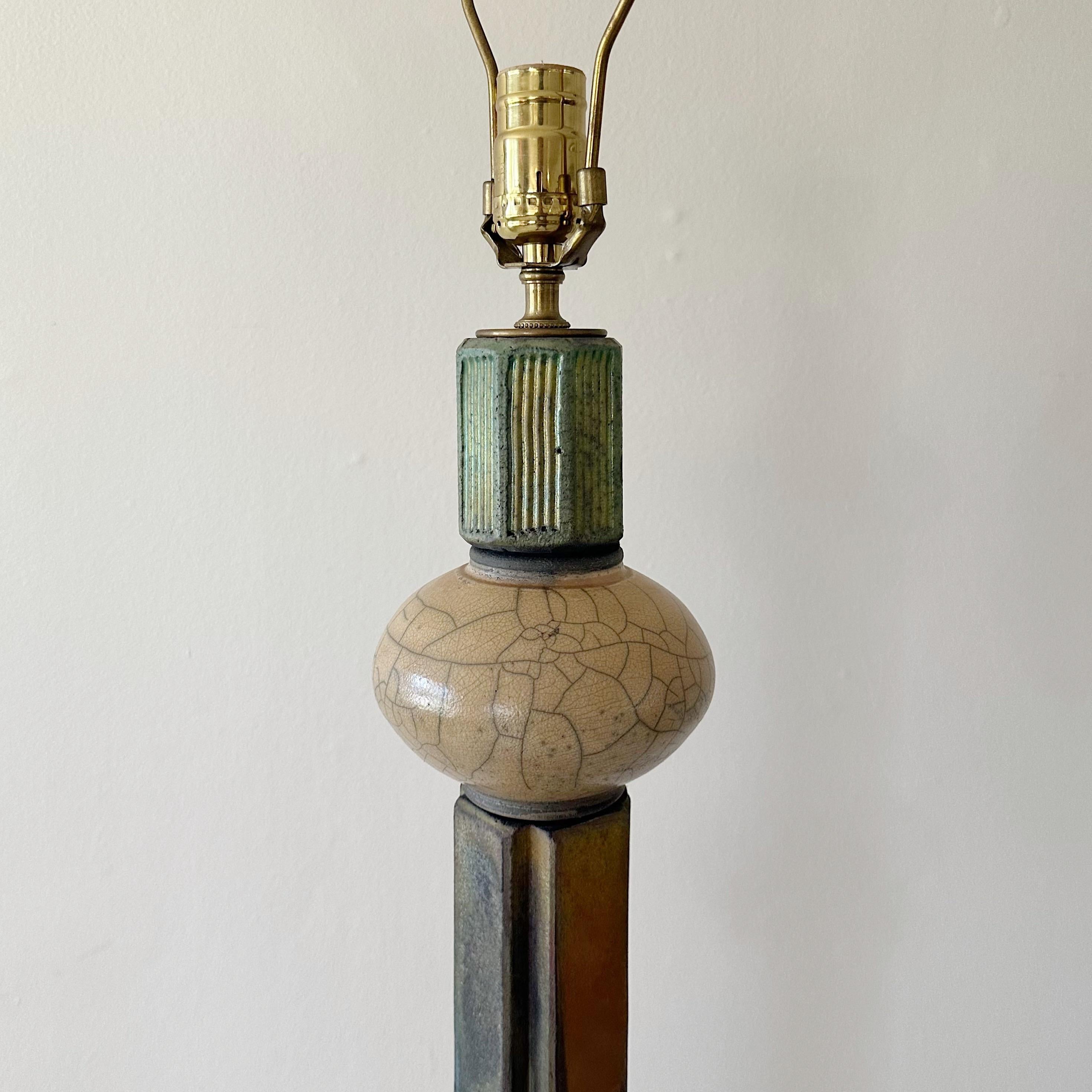 Skulpturale Stehlampe, Studio Pottery (Moderne der Mitte des Jahrhunderts) im Angebot