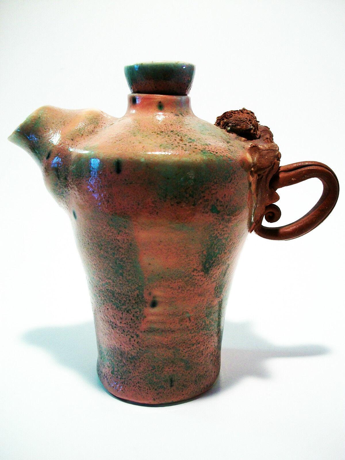 Théière Vintage Studio Pottery avec anse en forme de gargouille - Signée - Milieu du 20ème siècle Bon état - En vente à Chatham, ON
