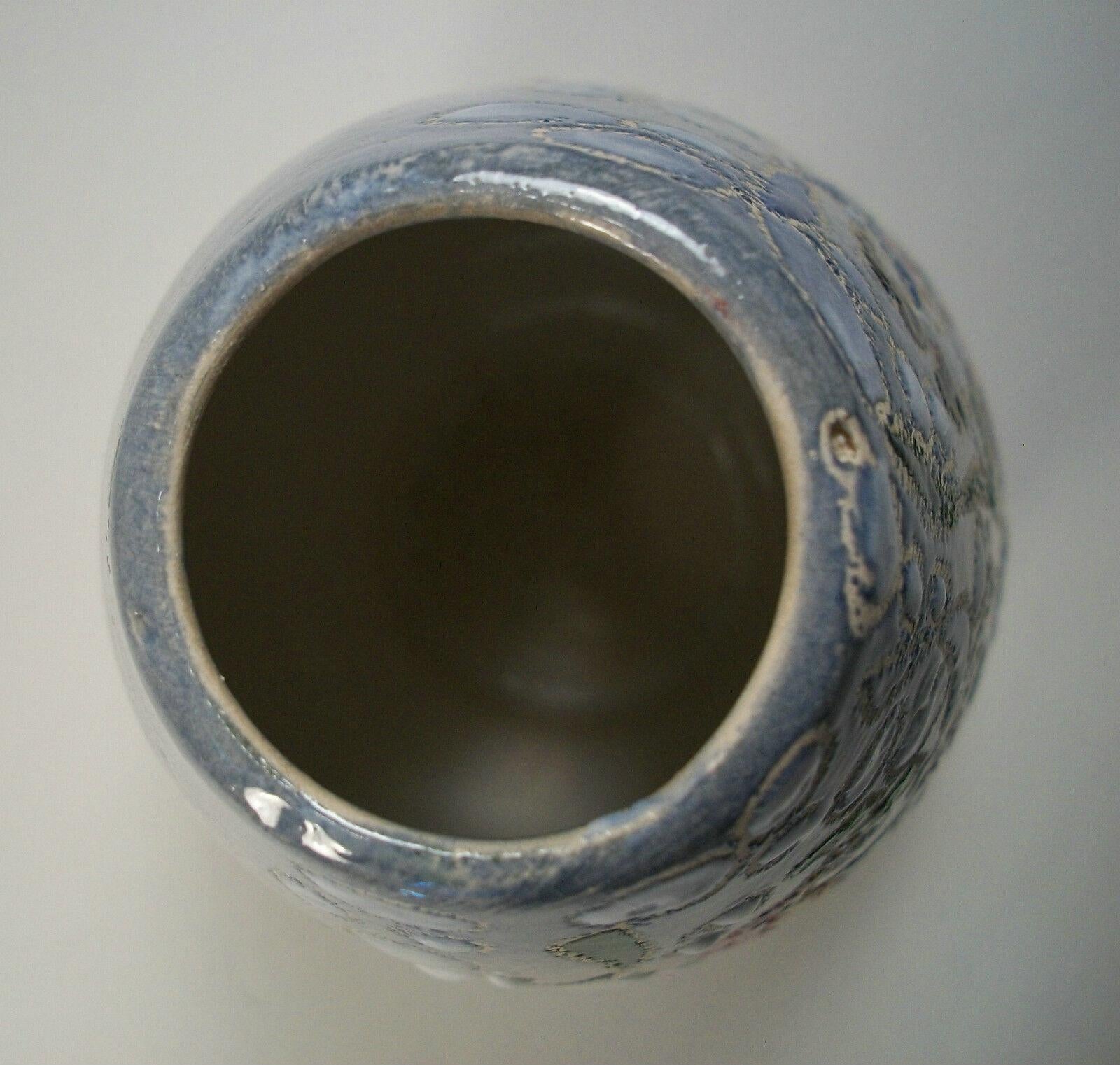 Vaso Studio Pottery d'epoca - Dipinto a mano - Non firmato - Metà del 20° secolo in vendita 4