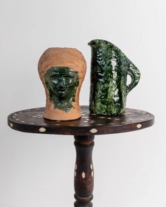 Jarrón vintage de Studio Pottery, forma de cabeza escultural con la cara esmaltada en verde, años 80