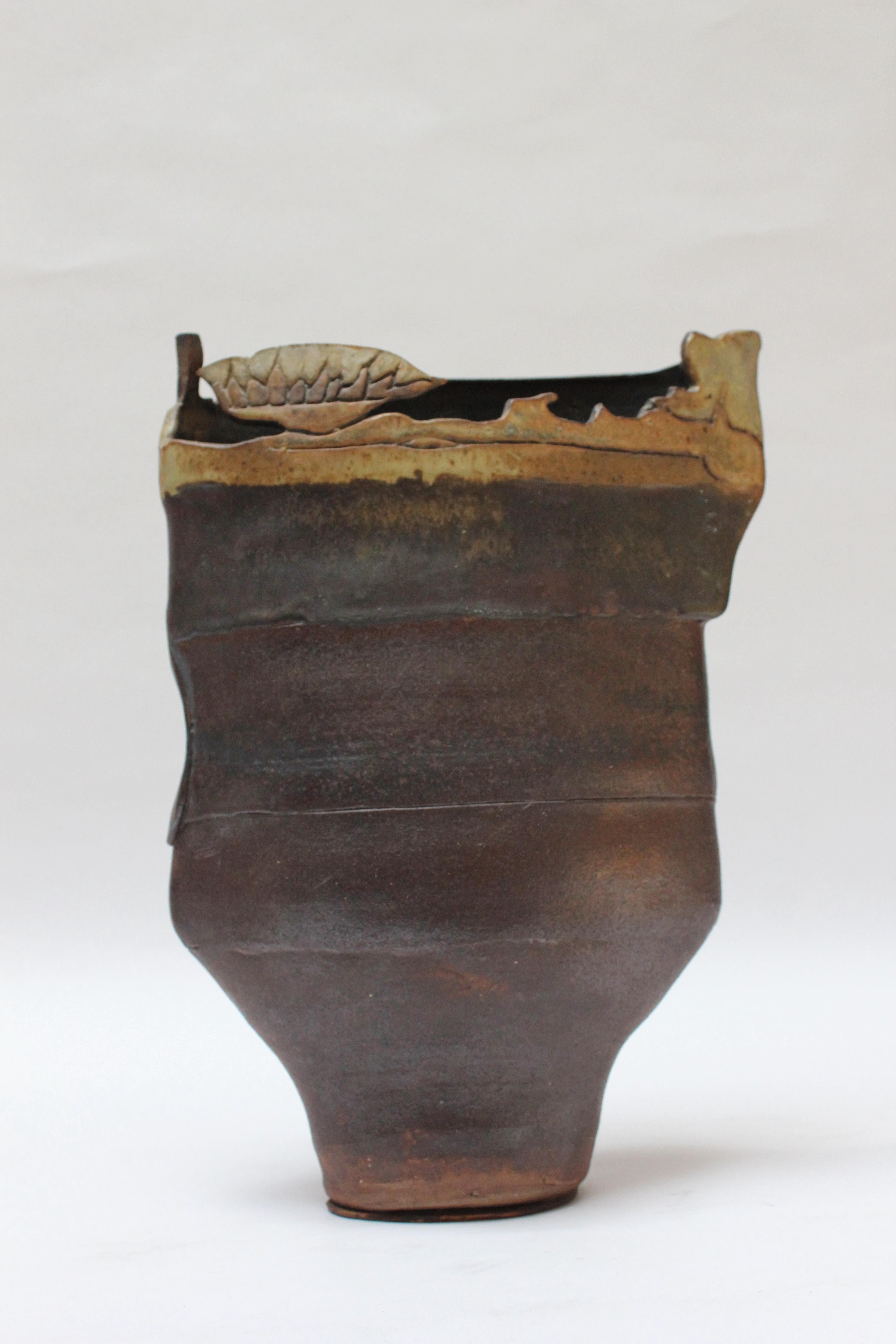 Vase sculptural vintage en grès de studio 10