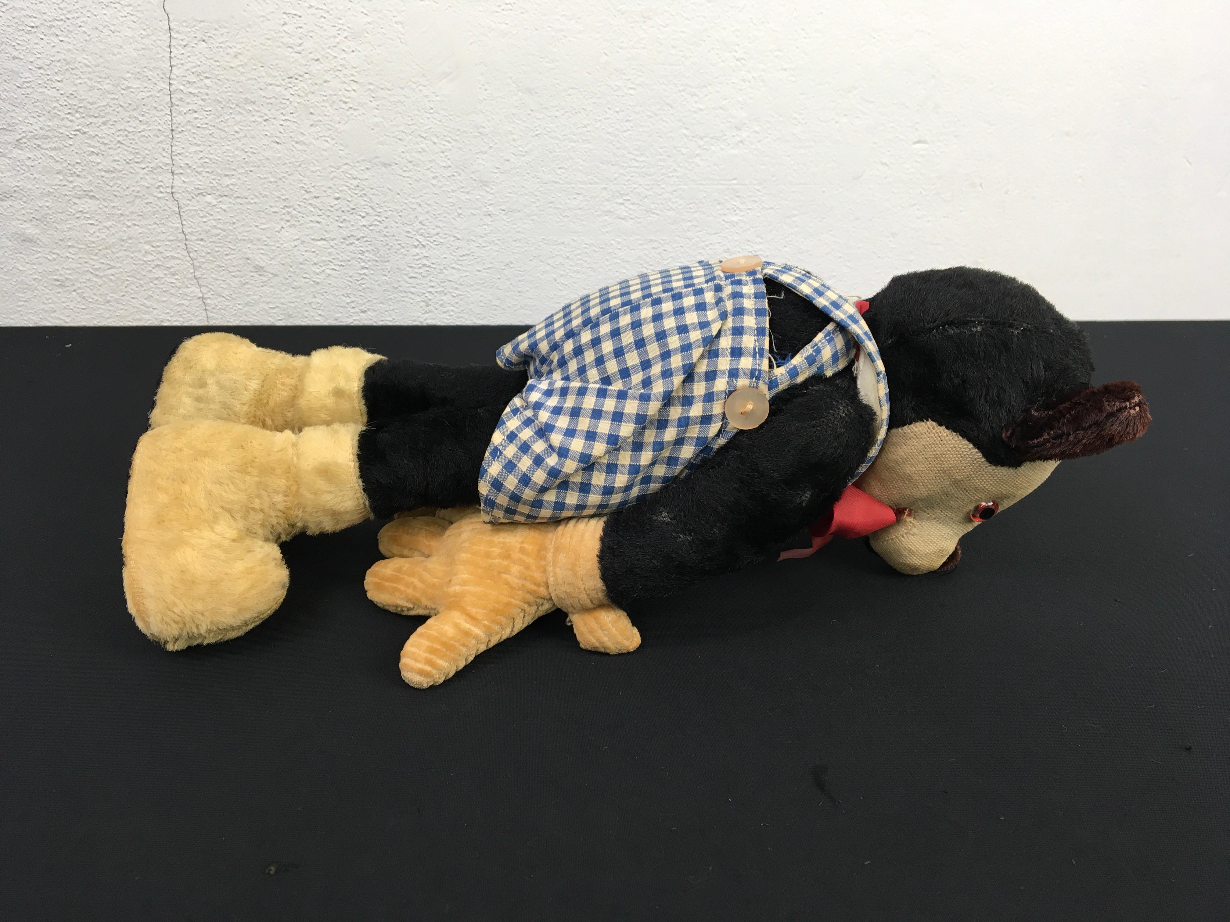 Vintage geraffte Mickey-Puppe, Kinderspielzeug  (Mohairwolle) im Angebot