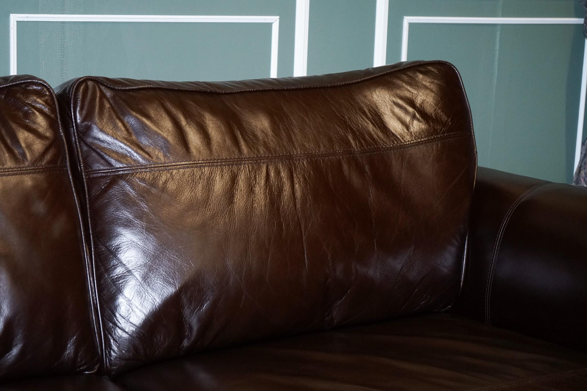 Fait main SOFA VINTAGE STUNNiNG CHOCOLATE BROWN LEATHER 2 TO 3 SEATER en vente