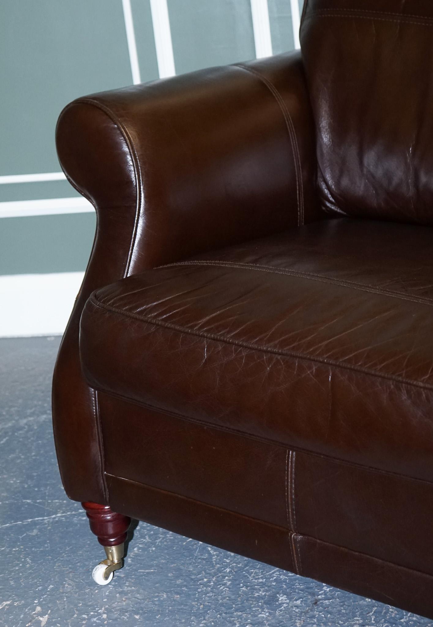 Hand-Crafted VINTAGE STUNNiNG CHOCOLATE BROWN LEATHER 2 TO 3 SEATER SOFA For Sale