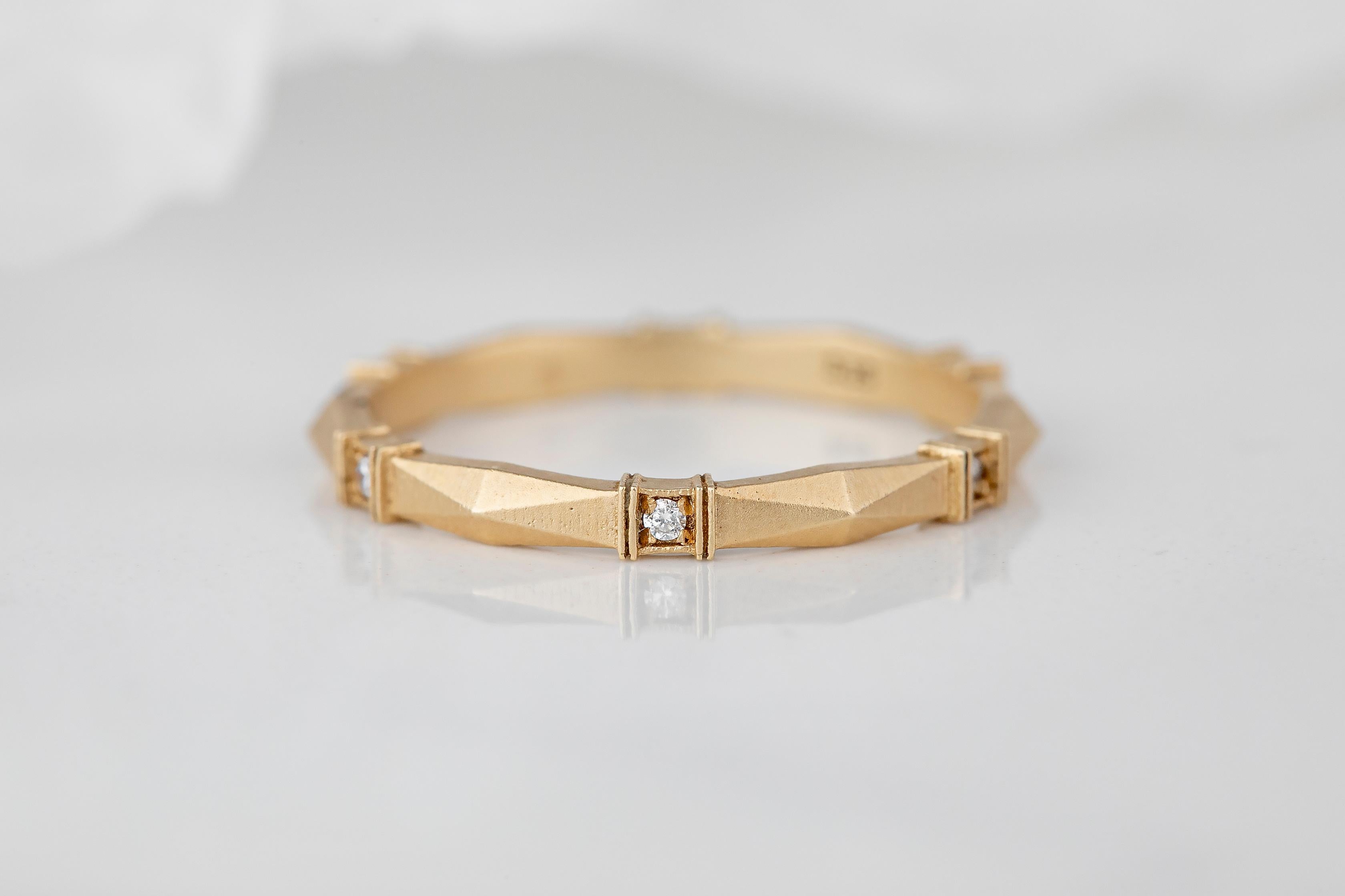 En vente :  Alliance géométrique de style vintage pour hommes et femmes en or 14 carats avec diamants 0,05 carat 7