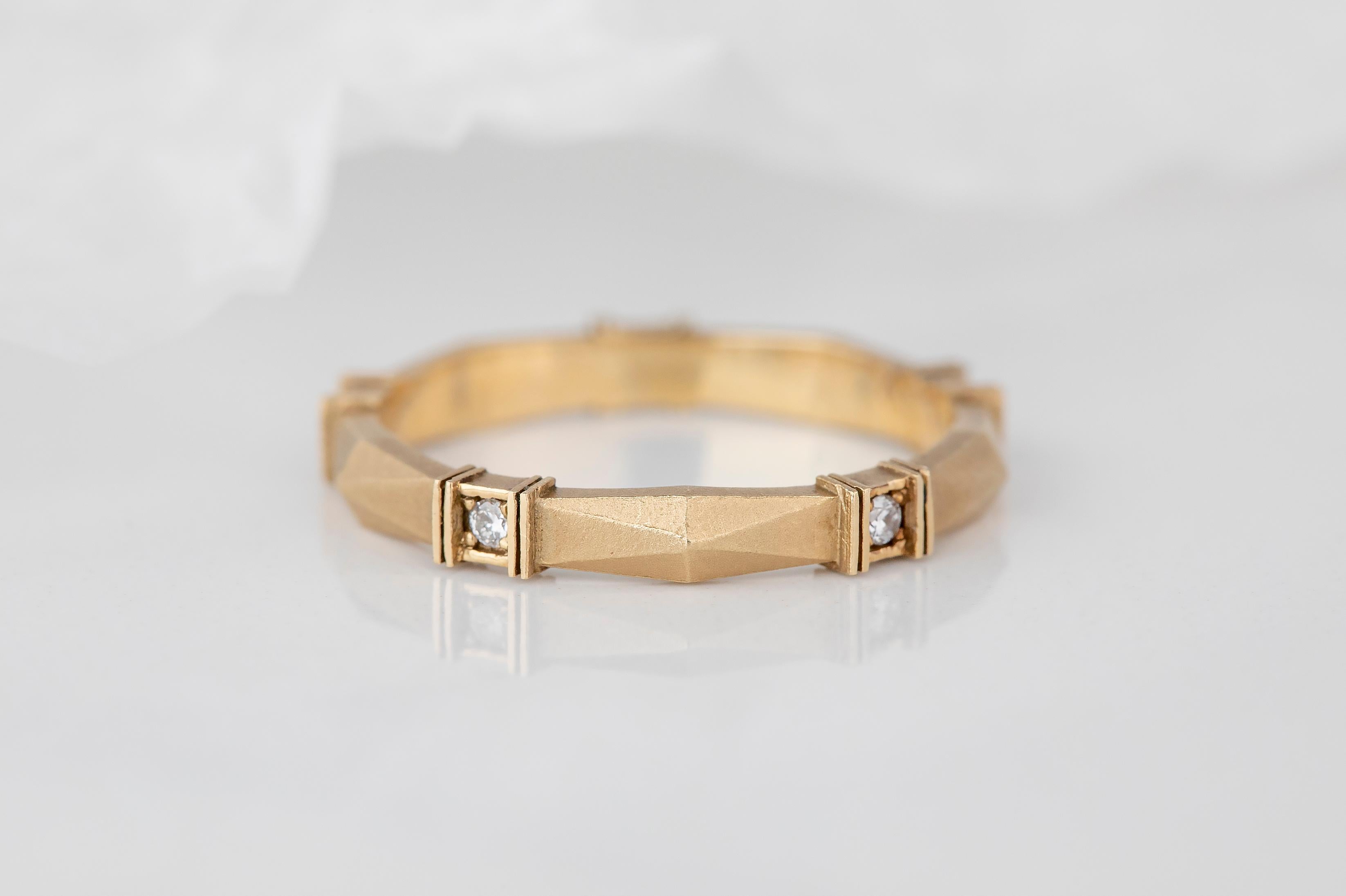 For Sale:  Vintage Style 0.08 Ct Diamond 14K Gold Geometrical Wedding Band for Men&Women 13