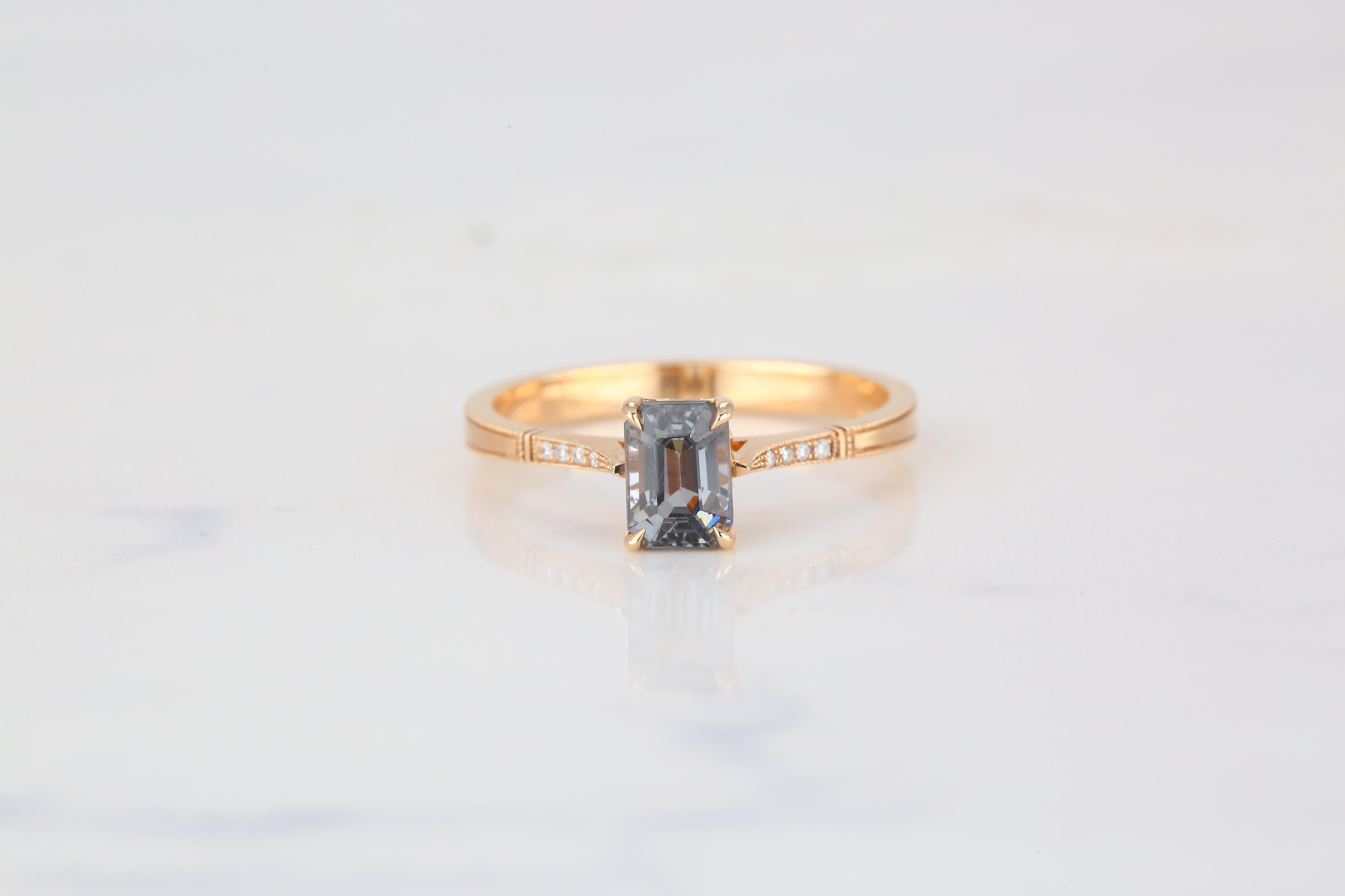Verlobungsring im Vintage-Stil, 0,99 Karat Smaragdschliff Spinell mit Diamant Damen im Angebot