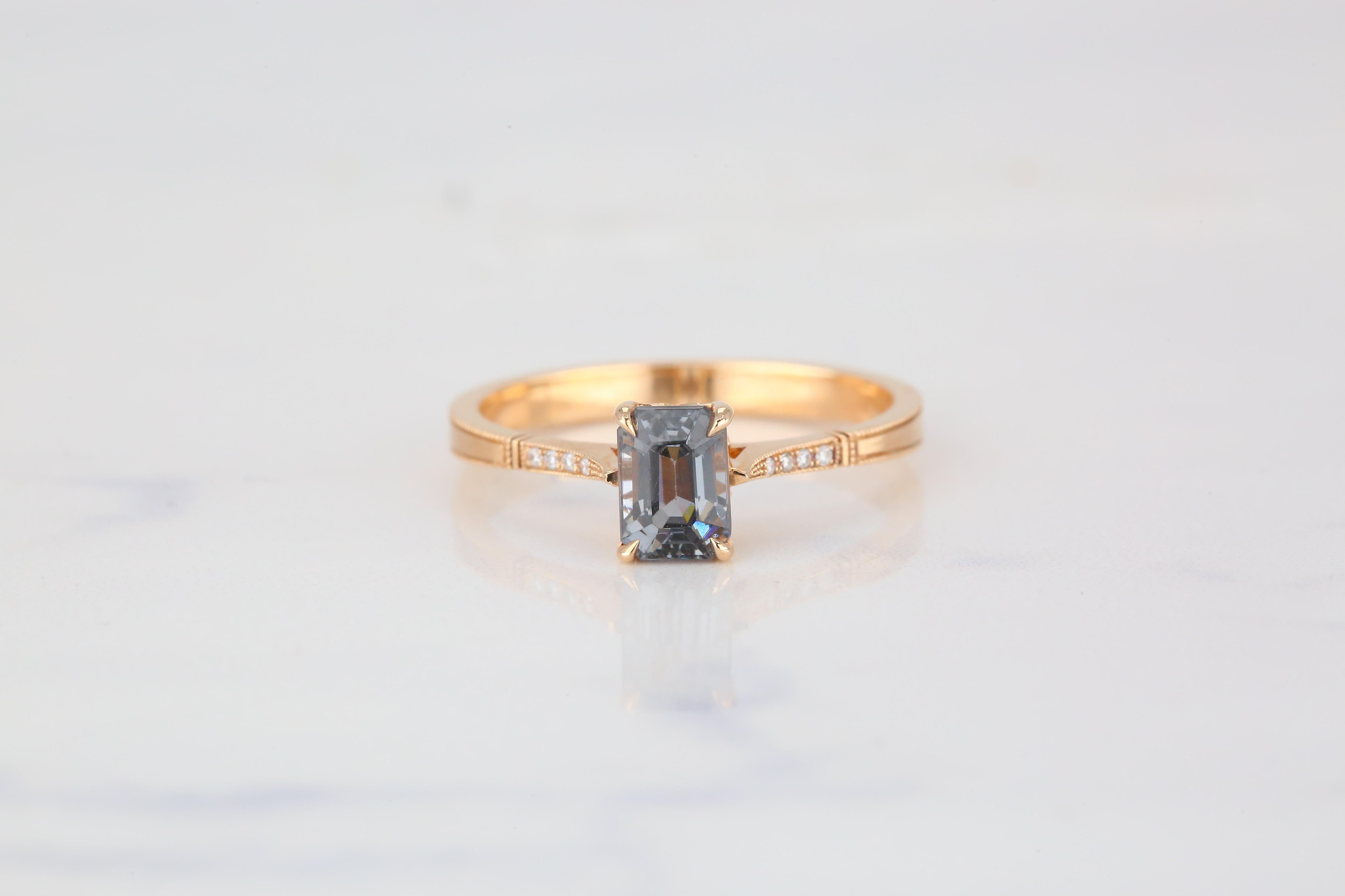 Verlobungsring im Vintage-Stil, 0,99 Karat Smaragdschliff Spinell mit Diamant im Angebot 1