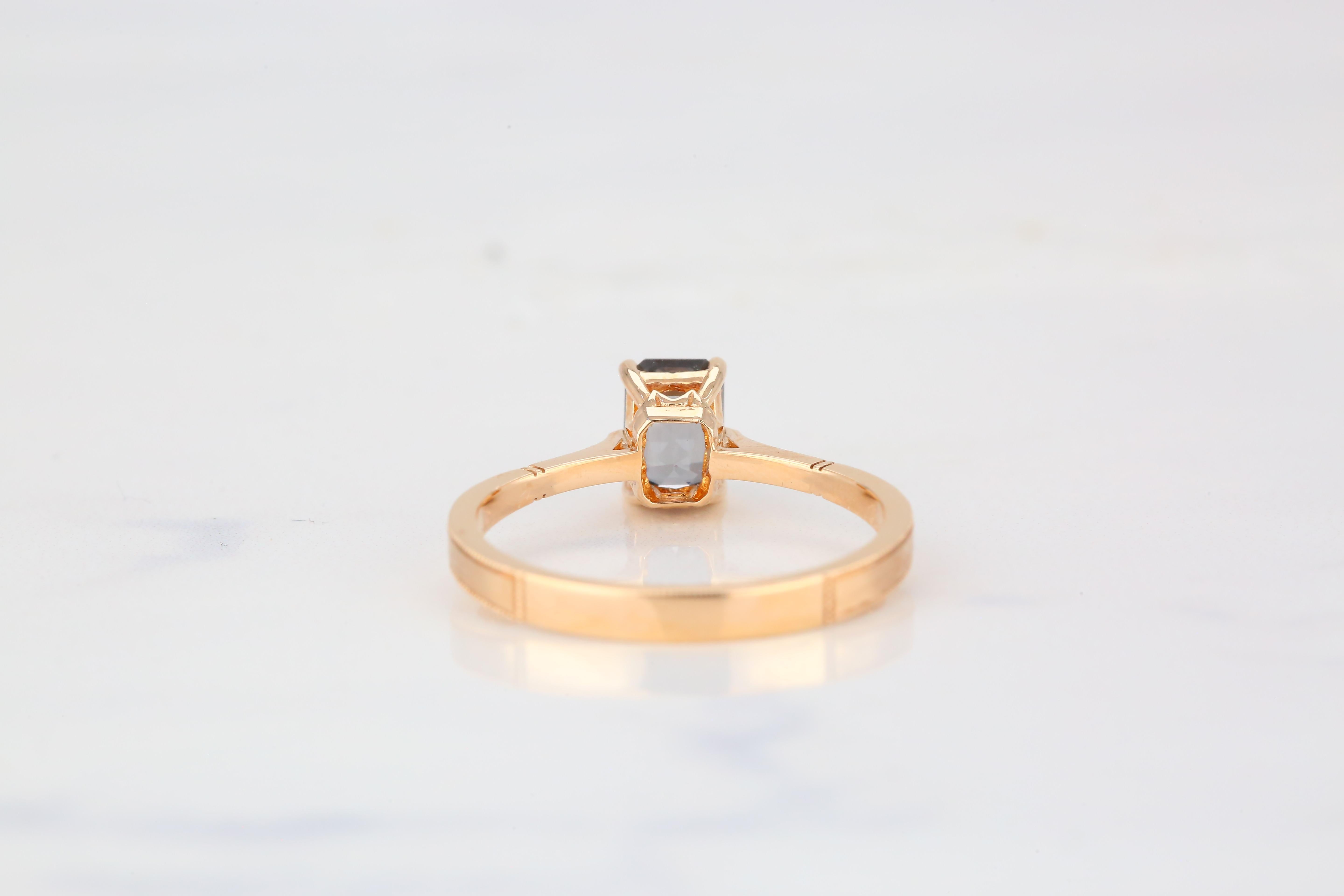Verlobungsring im Vintage-Stil, 0,99 Karat Smaragdschliff Spinell mit Diamant im Angebot 3