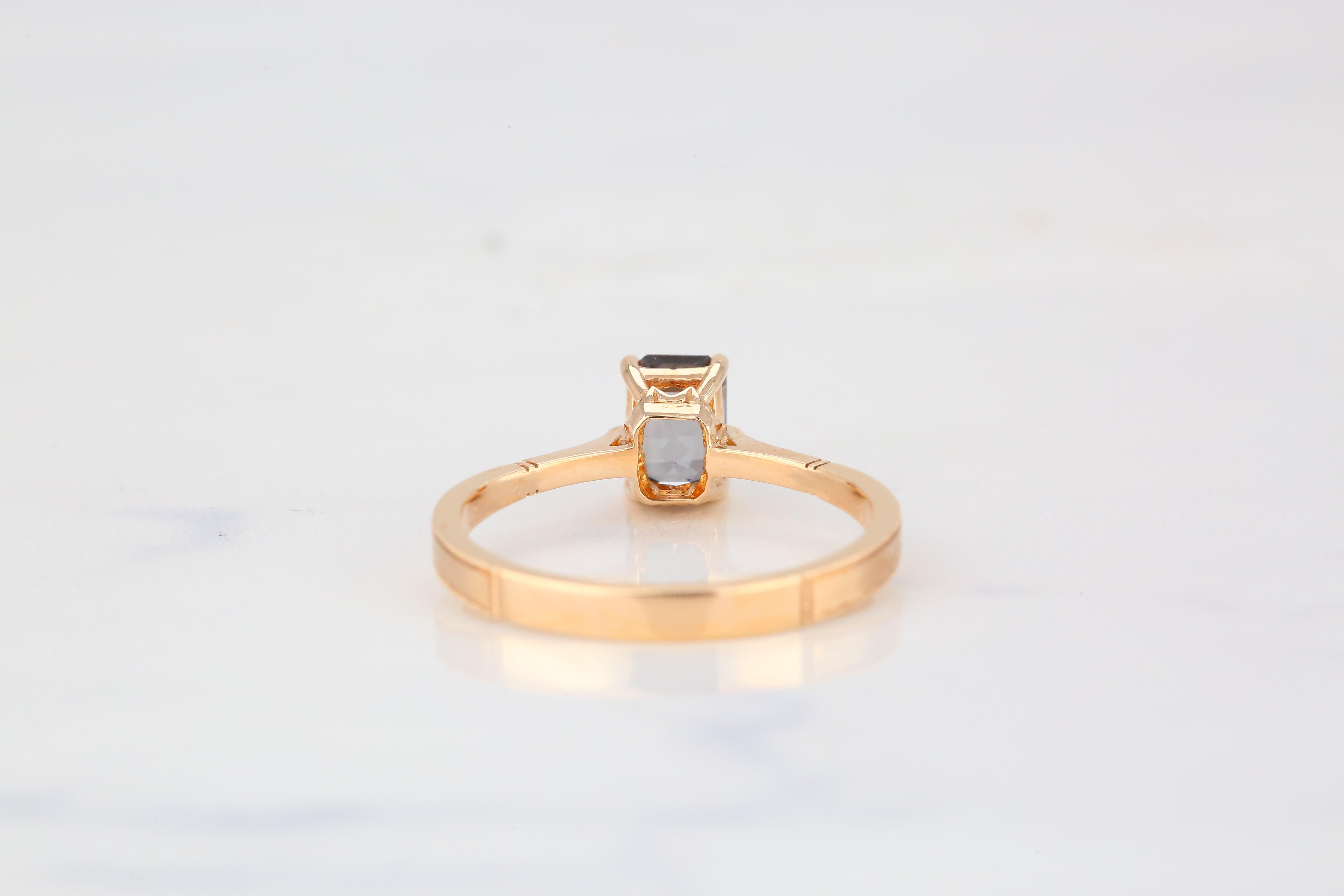Verlobungsring im Vintage-Stil, 0,99 Karat Smaragdschliff Spinell mit Diamant im Angebot 4
