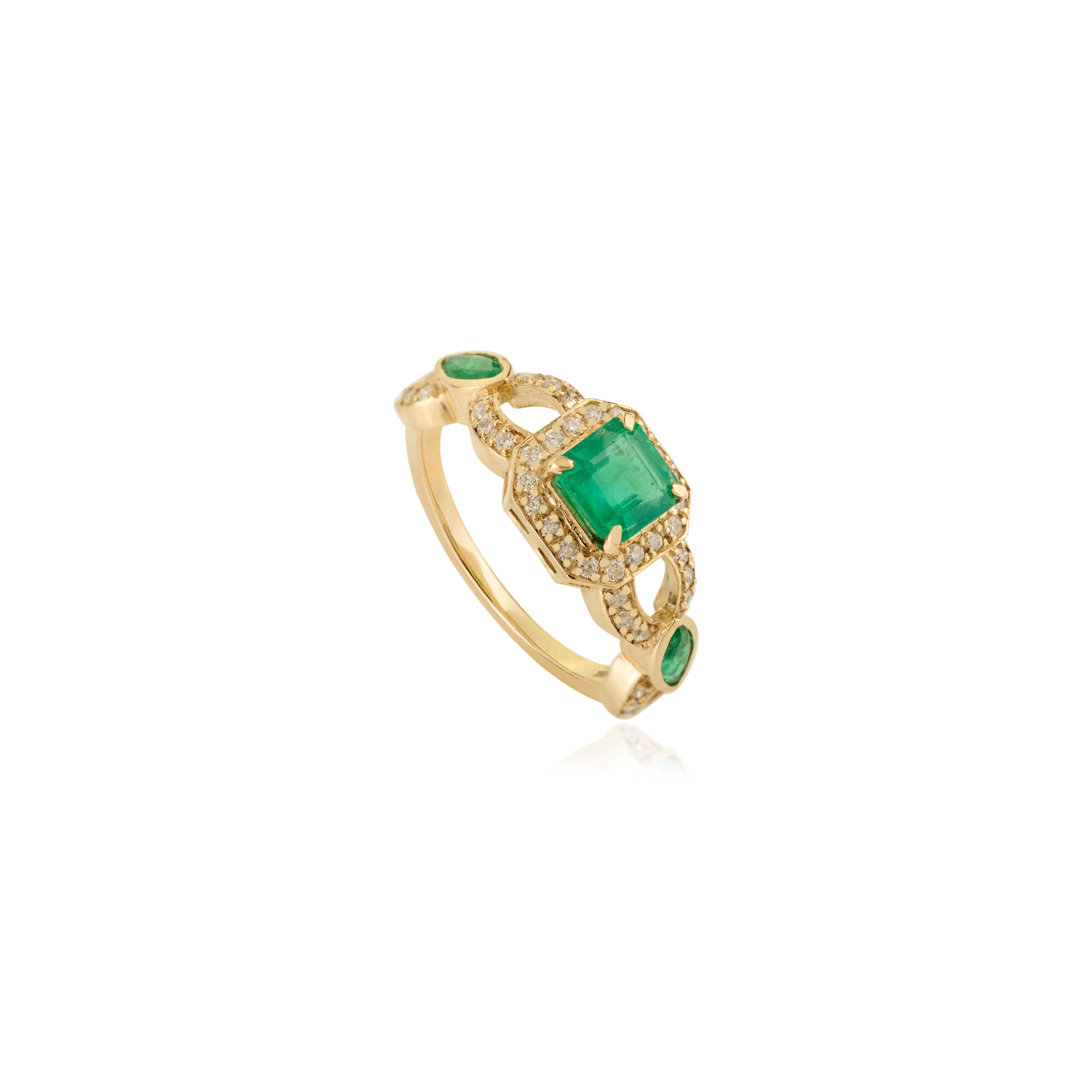 En venta: Anillo de compromiso estilo vintage con halo de esmeraldas y diamantes de 1 quilate en oro amarillo de 14k  7