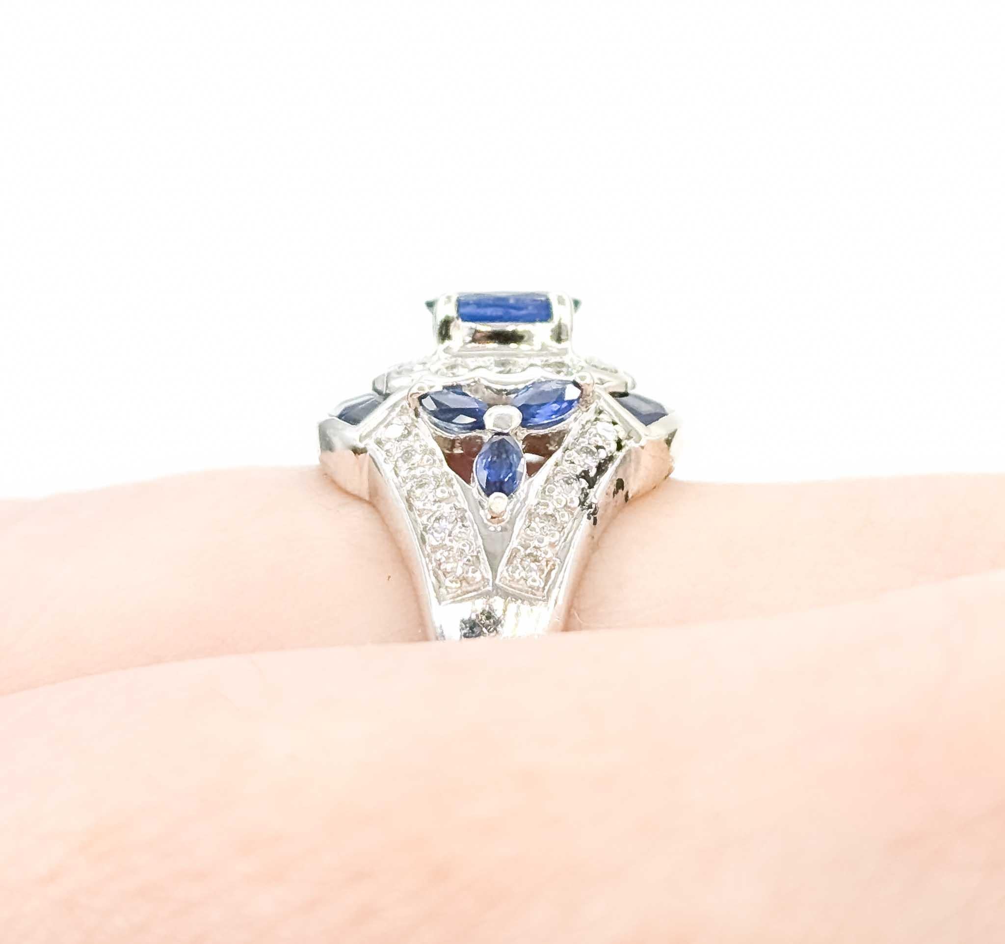 Taglio ovale Zaffiro blu e diamante da 1,0ctw in stile vintage in vendita