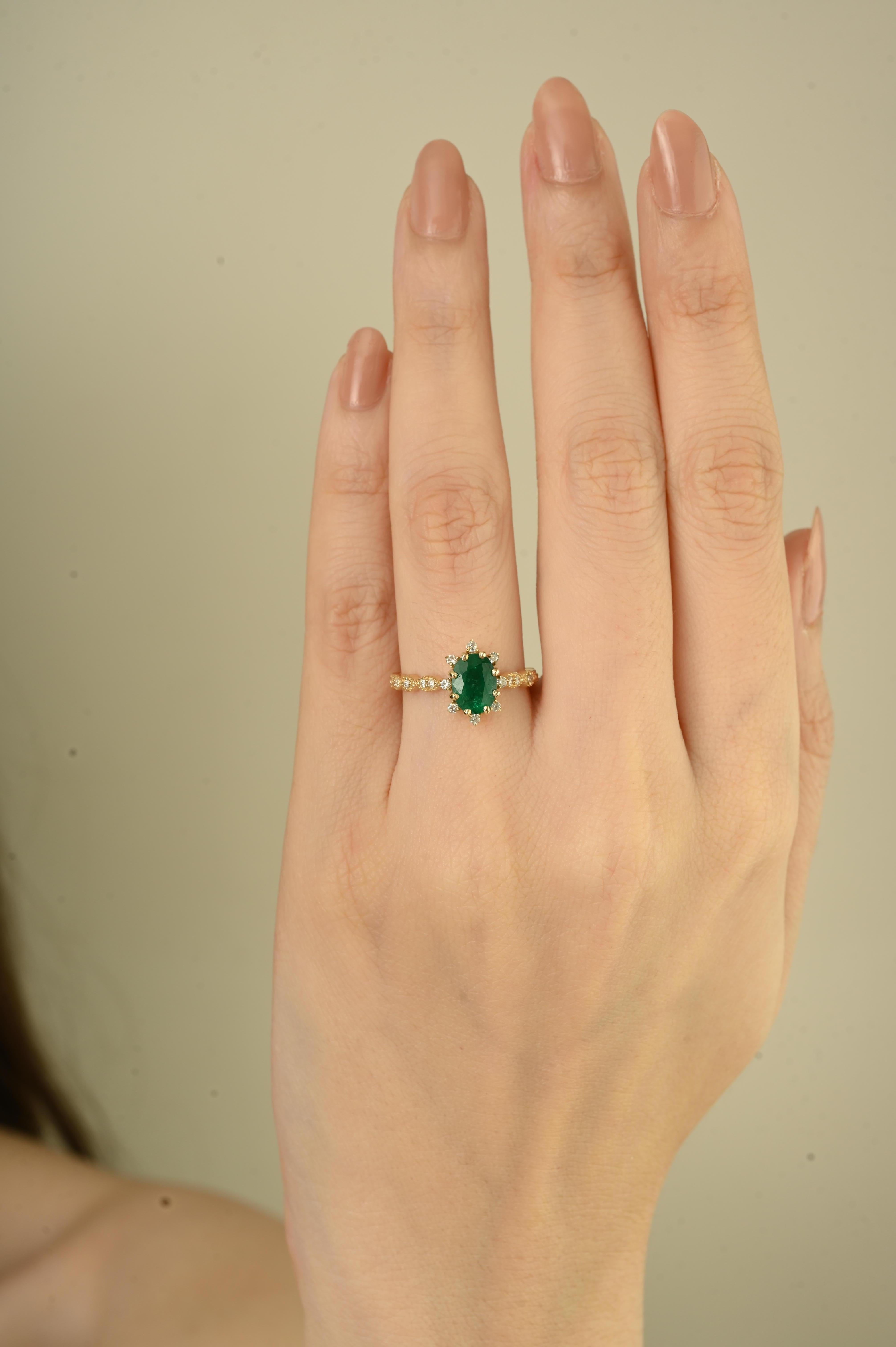 Im Angebot: Vintage Style 1.23Ct Oval Smaragd & Diamant Halo Ring in 14K Gold Feiner Schmuck () 2