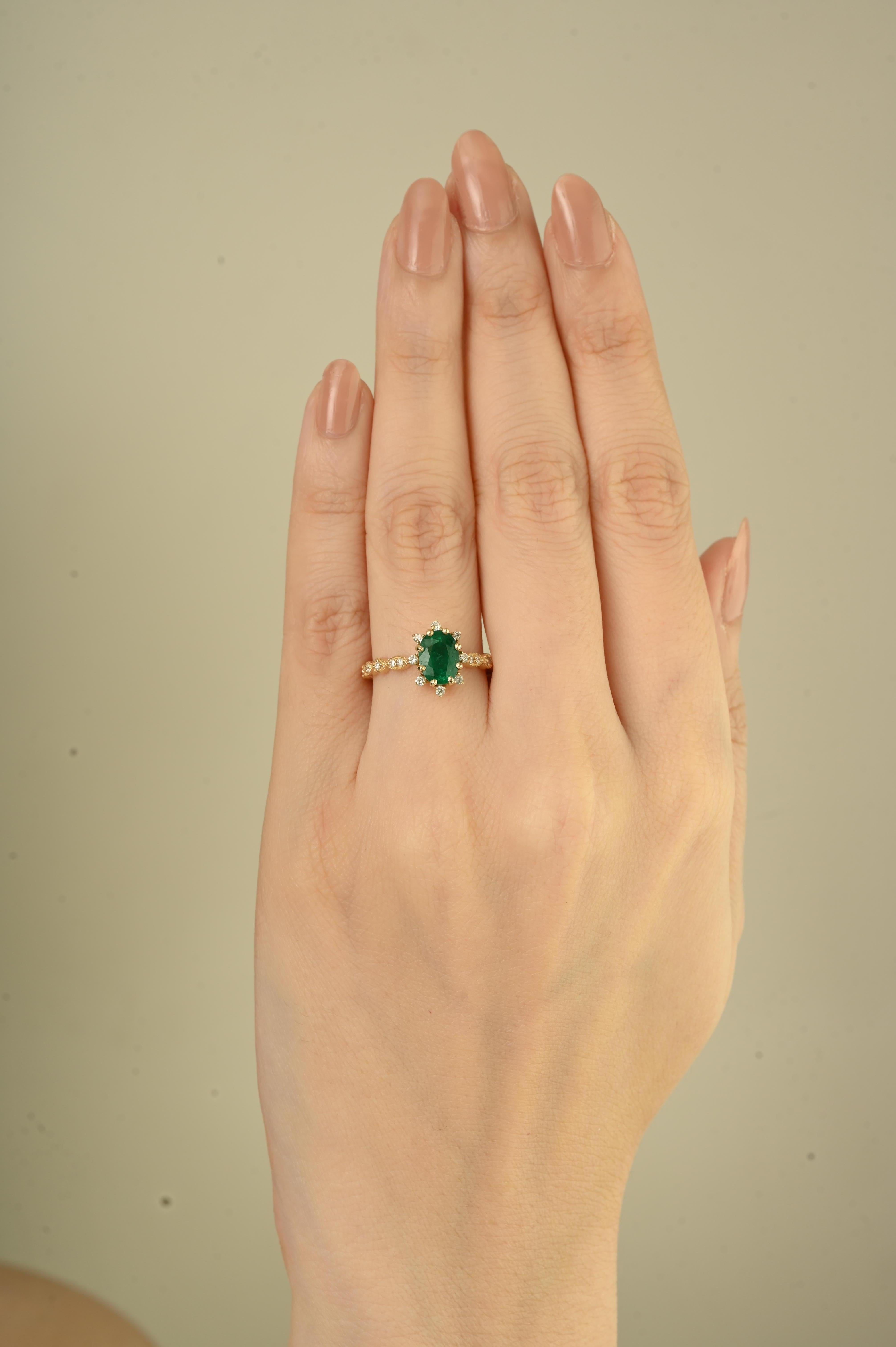 Im Angebot: Vintage Style 1.23Ct Oval Smaragd & Diamant Halo Ring in 14K Gold Feiner Schmuck () 6