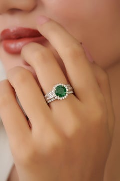 Vintage-Style 1.24ct Round Emerald Diamond Halo Cocktail Ring in 14K Yellow Gold