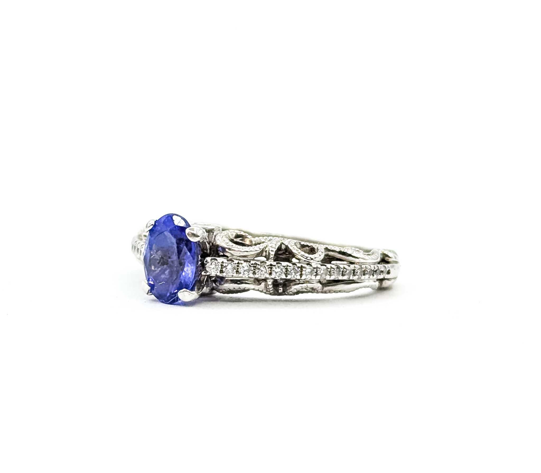 Anillo de oro blanco de 14k con tanzanita y diamantes estilo vintage Contemporáneo en venta