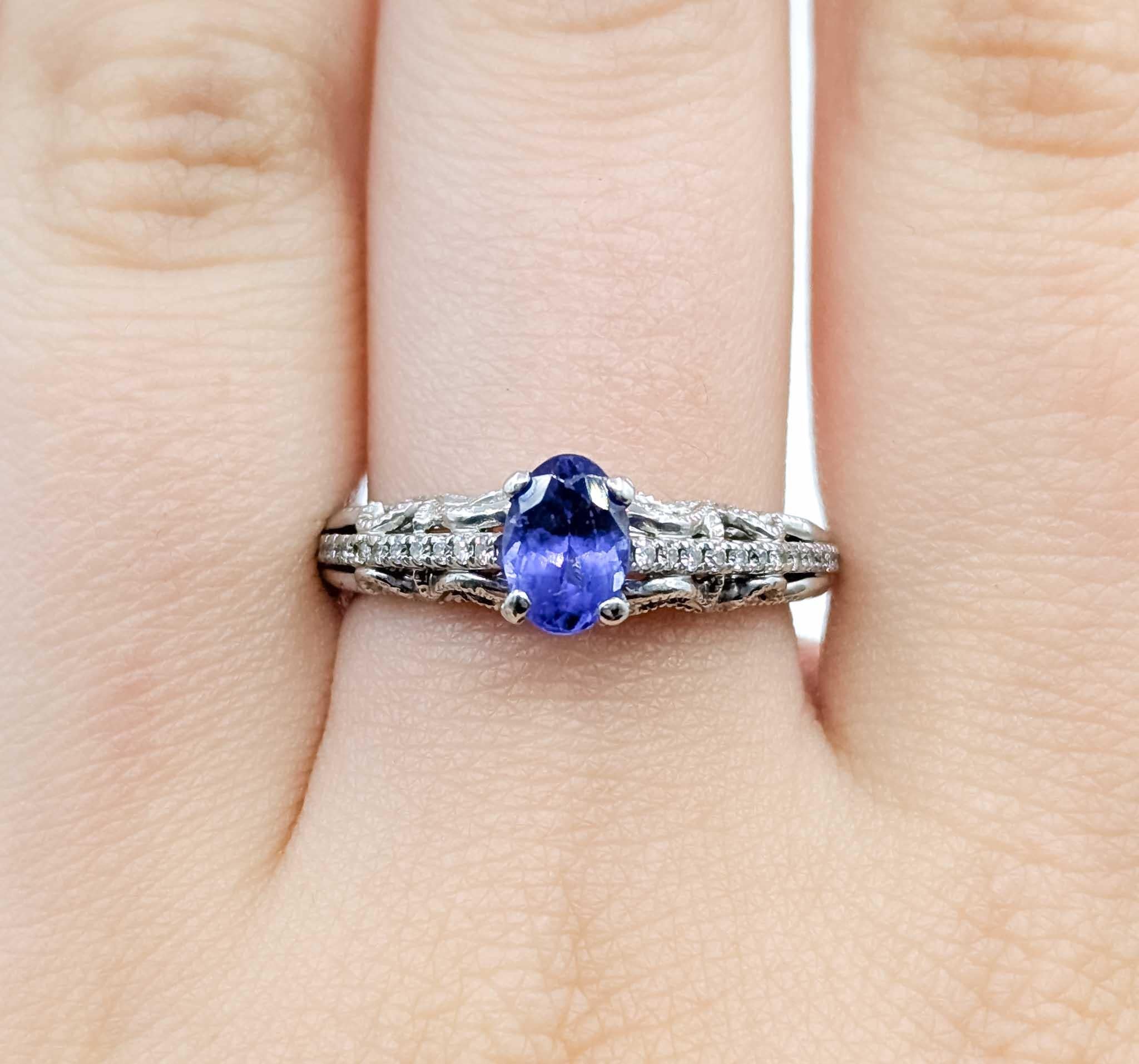 De las mujeres Anillo de oro blanco de 14k con tanzanita y diamantes estilo vintage en venta