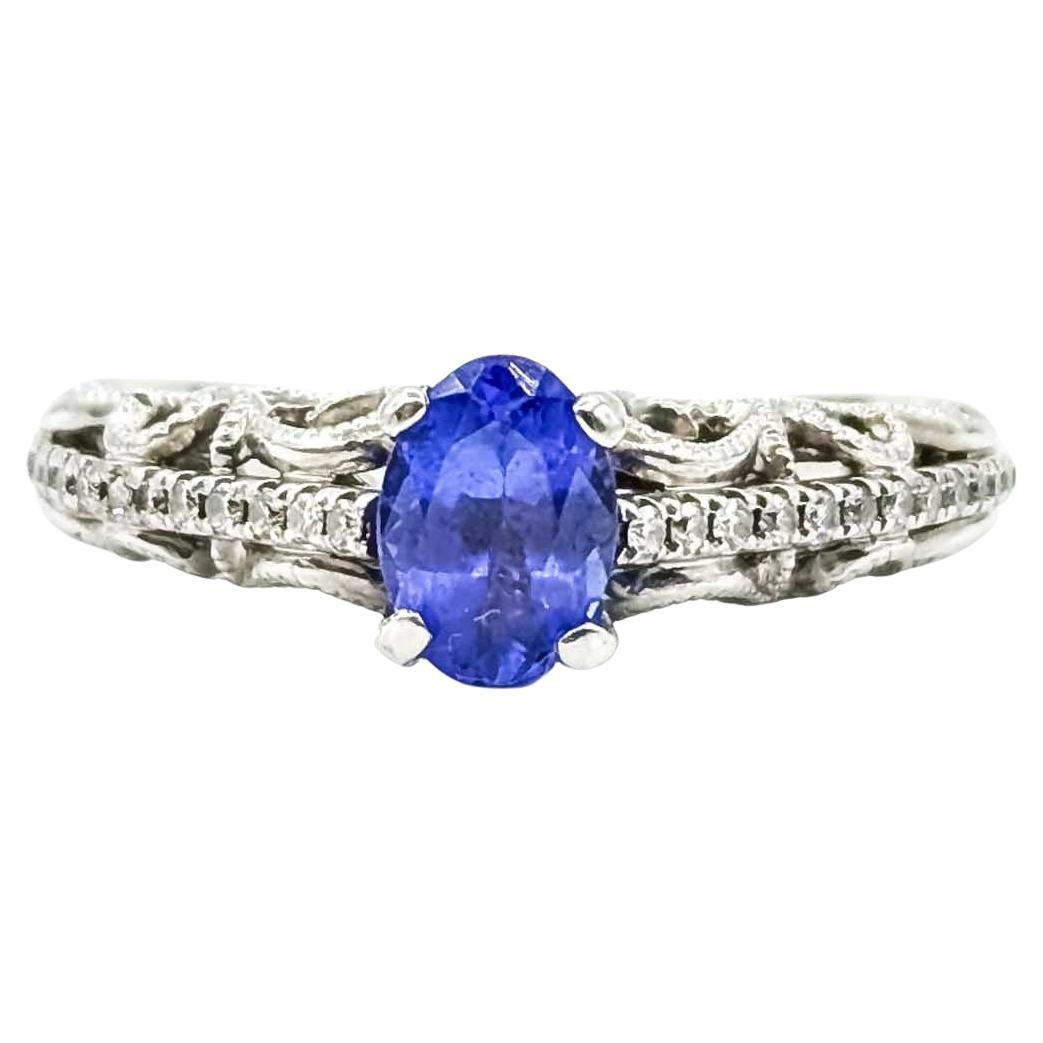 Anillo de oro blanco de 14k con tanzanita y diamantes estilo vintage