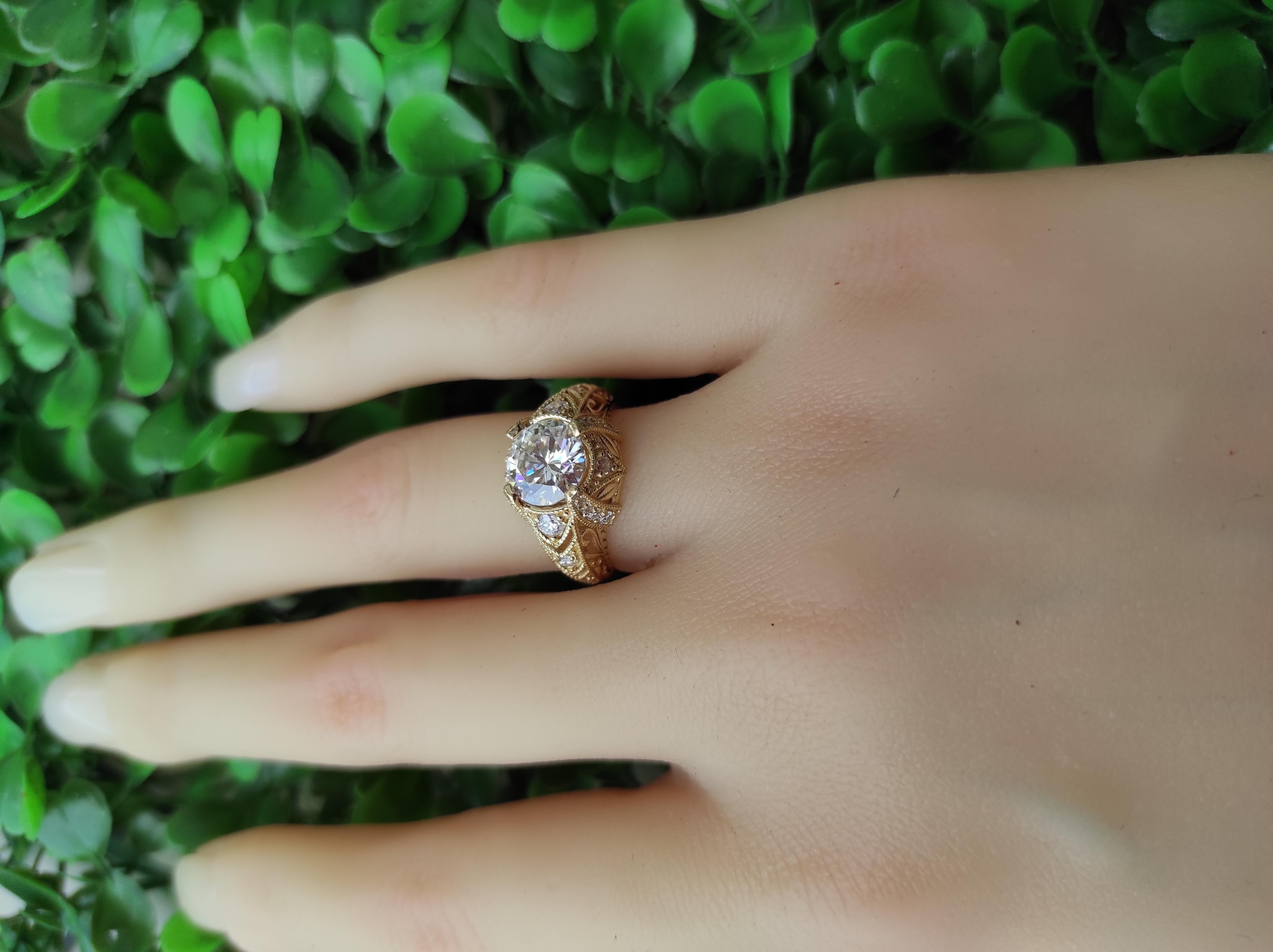 Vintage style  1.5 ct Round Moissanite Engagement 14k Gold Ring. For Sale 3