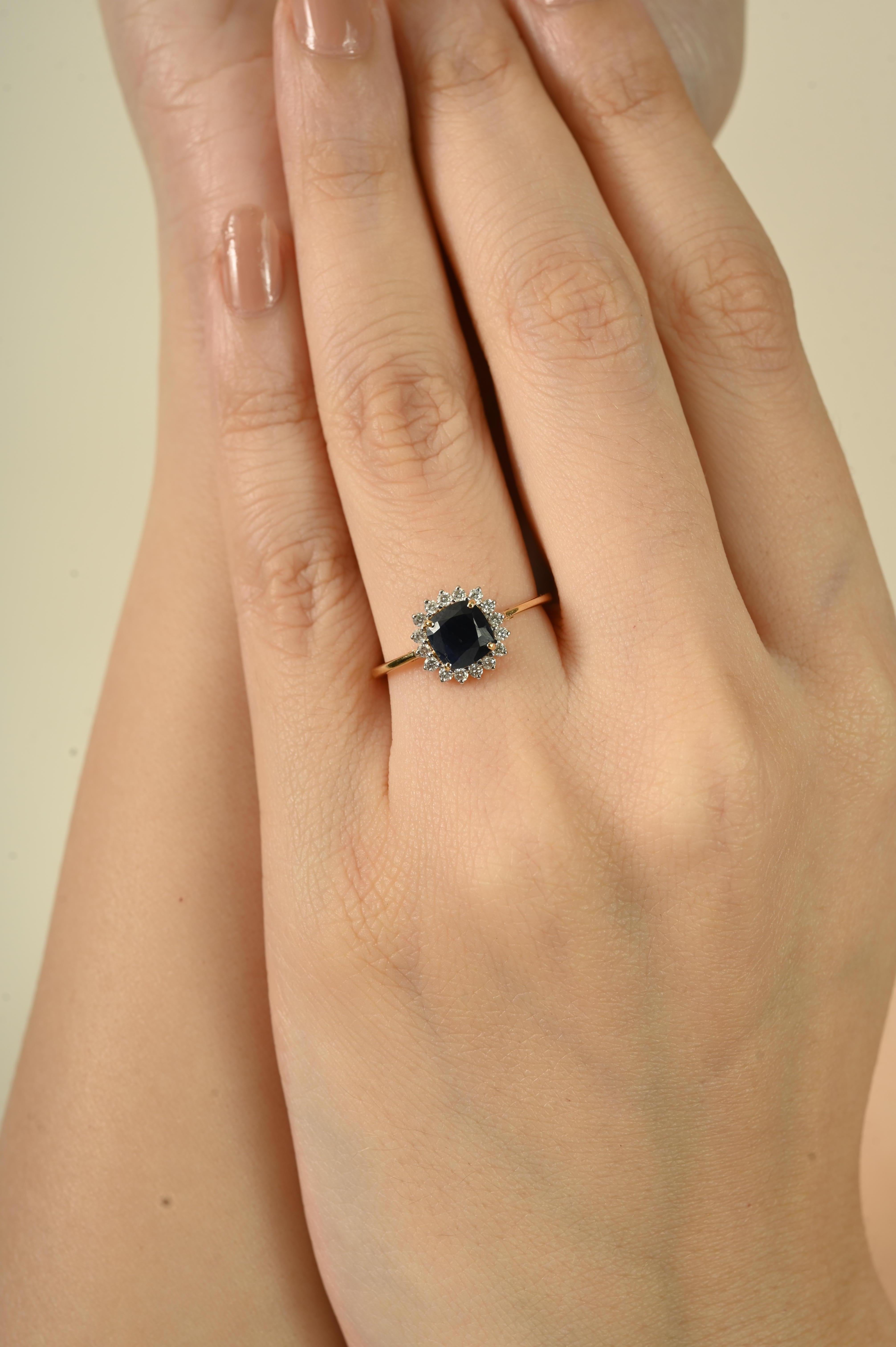 Im Angebot: Vintage Style 1Ct Natural Blue Sapphire & Diamond Halo Cluster Ring in 18K Gold () 4