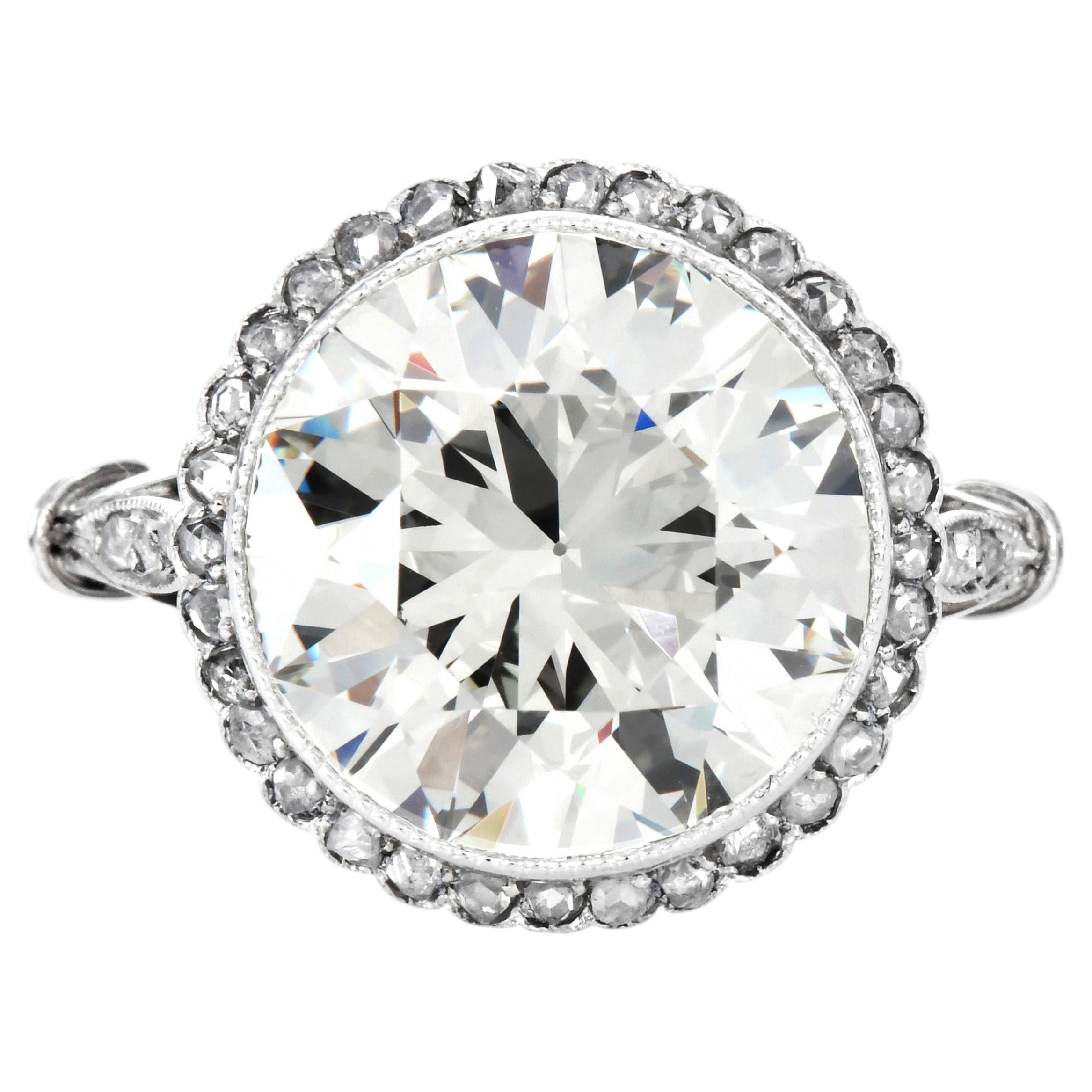 Vintage Style 5.90 Carat Round-Cut Diamond Platinum Engagement Ring For Sale