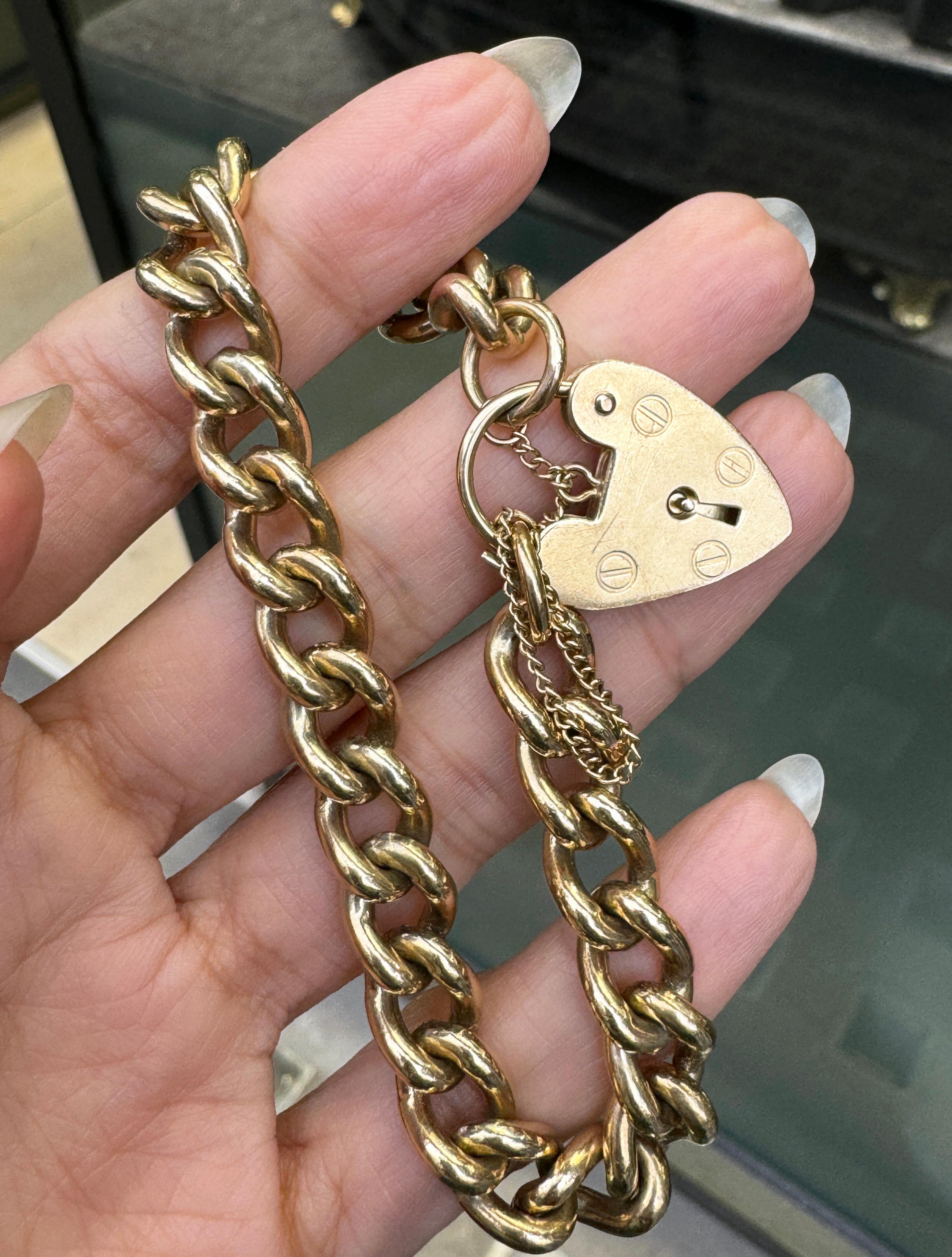 Vintage-Gliederarmband im Vintage-Stil aus 9 Karat Gold mit geschwungener Gliederkette und Herzanhänger (Retro) im Angebot