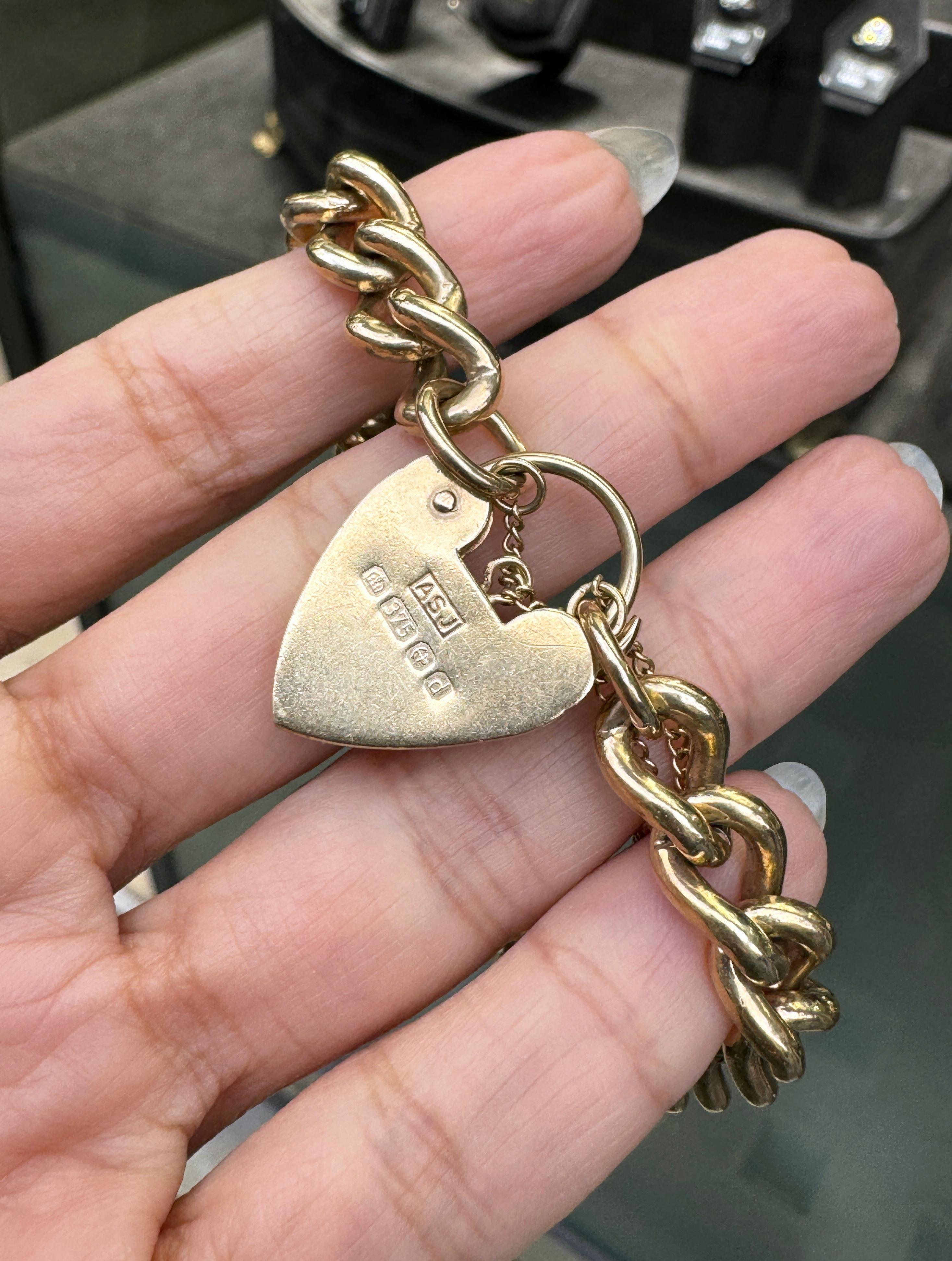 Vintage-Gliederarmband im Vintage-Stil aus 9 Karat Gold mit geschwungener Gliederkette und Herzanhänger im Zustand „Gut“ im Angebot in London, GB