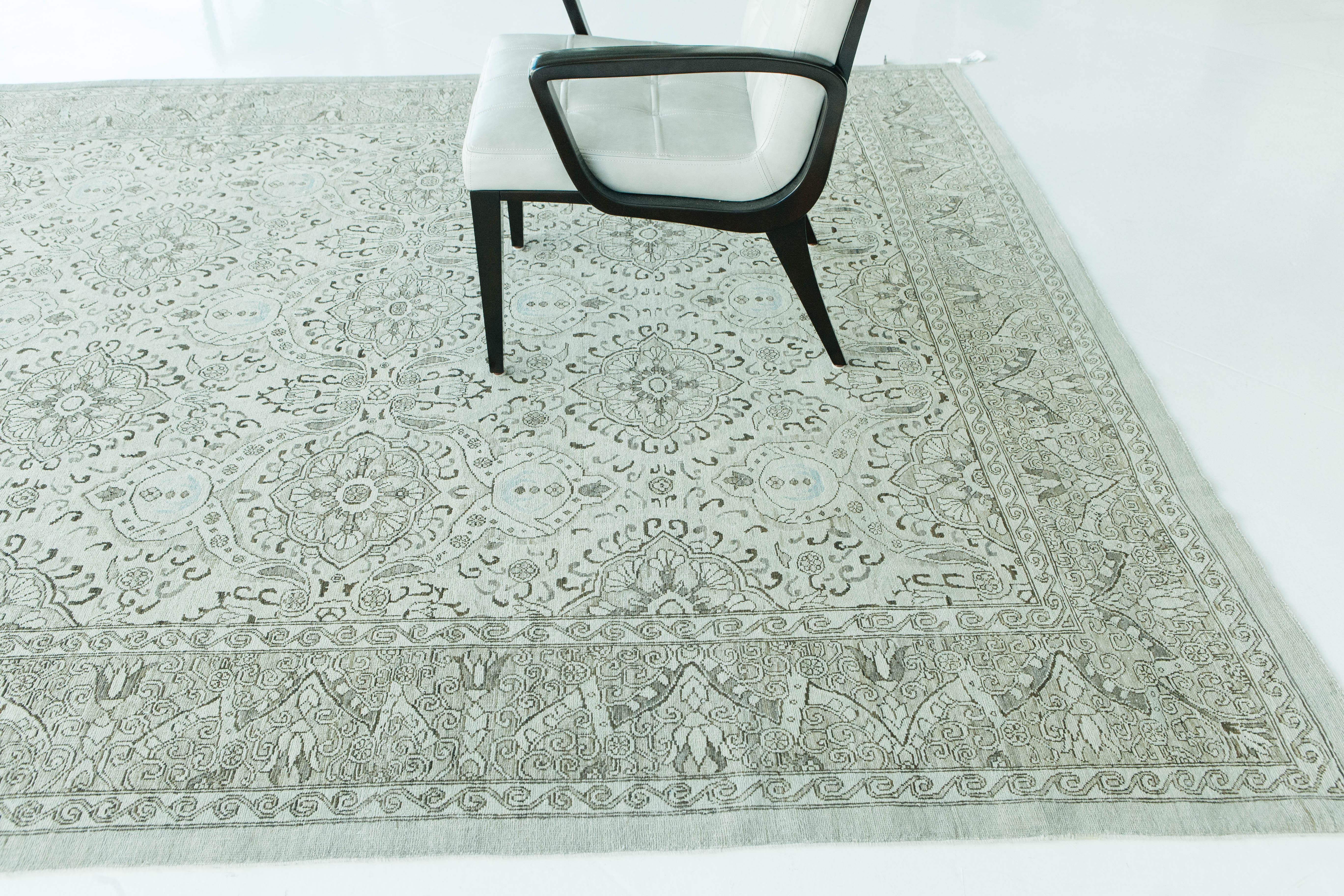 Vintage Style Agra Design Rug In New Condition For Sale In WEST HOLLYWOOD, CA