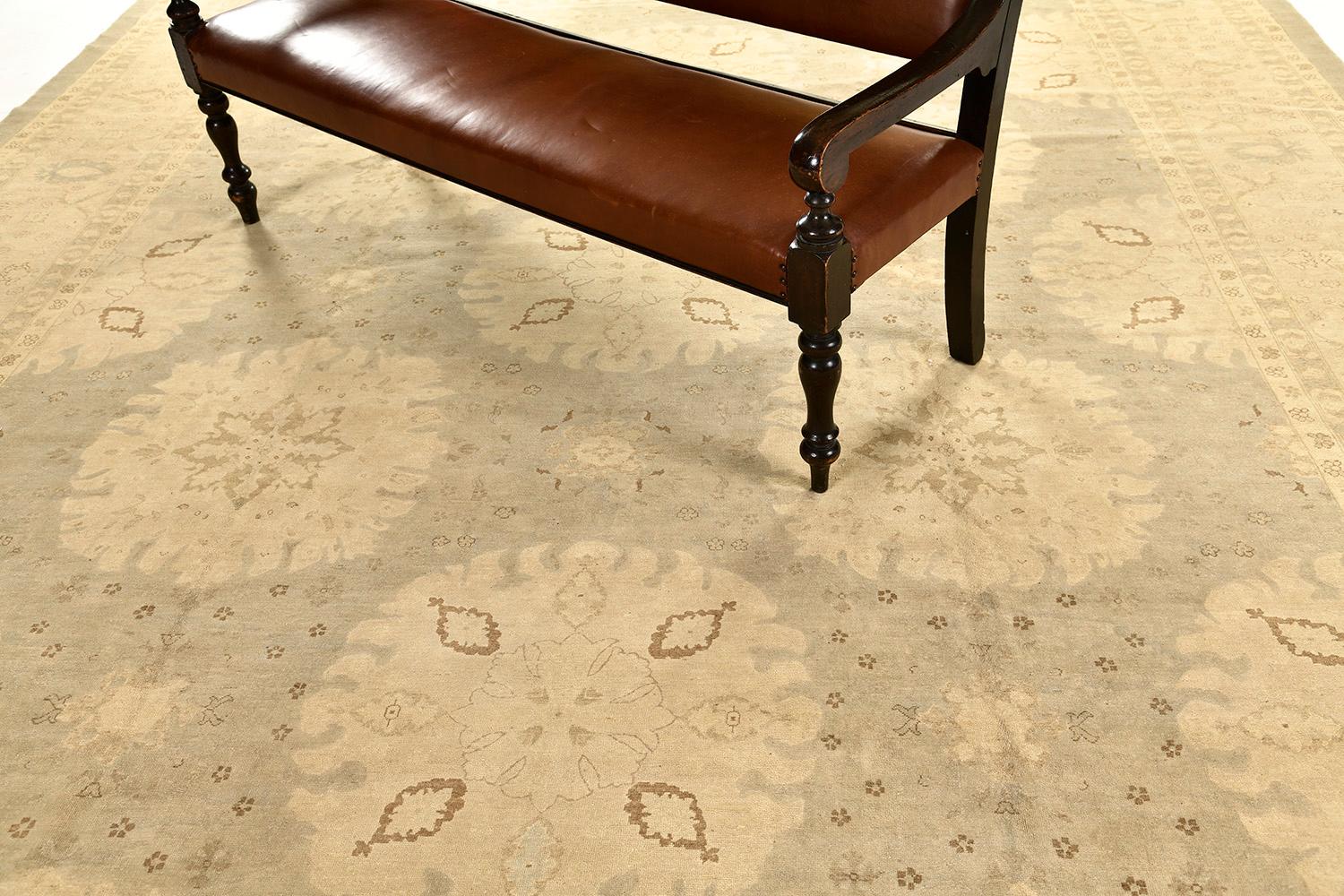 Everybody deserves to have a grandiose entrance with this timeless beauty of Bakhtiari Rug. A hand-spun wool Bakhtiari Rug is known for its durability and it is perfect at your doorsteps. A great welcome for your guests is absolutely an excellent