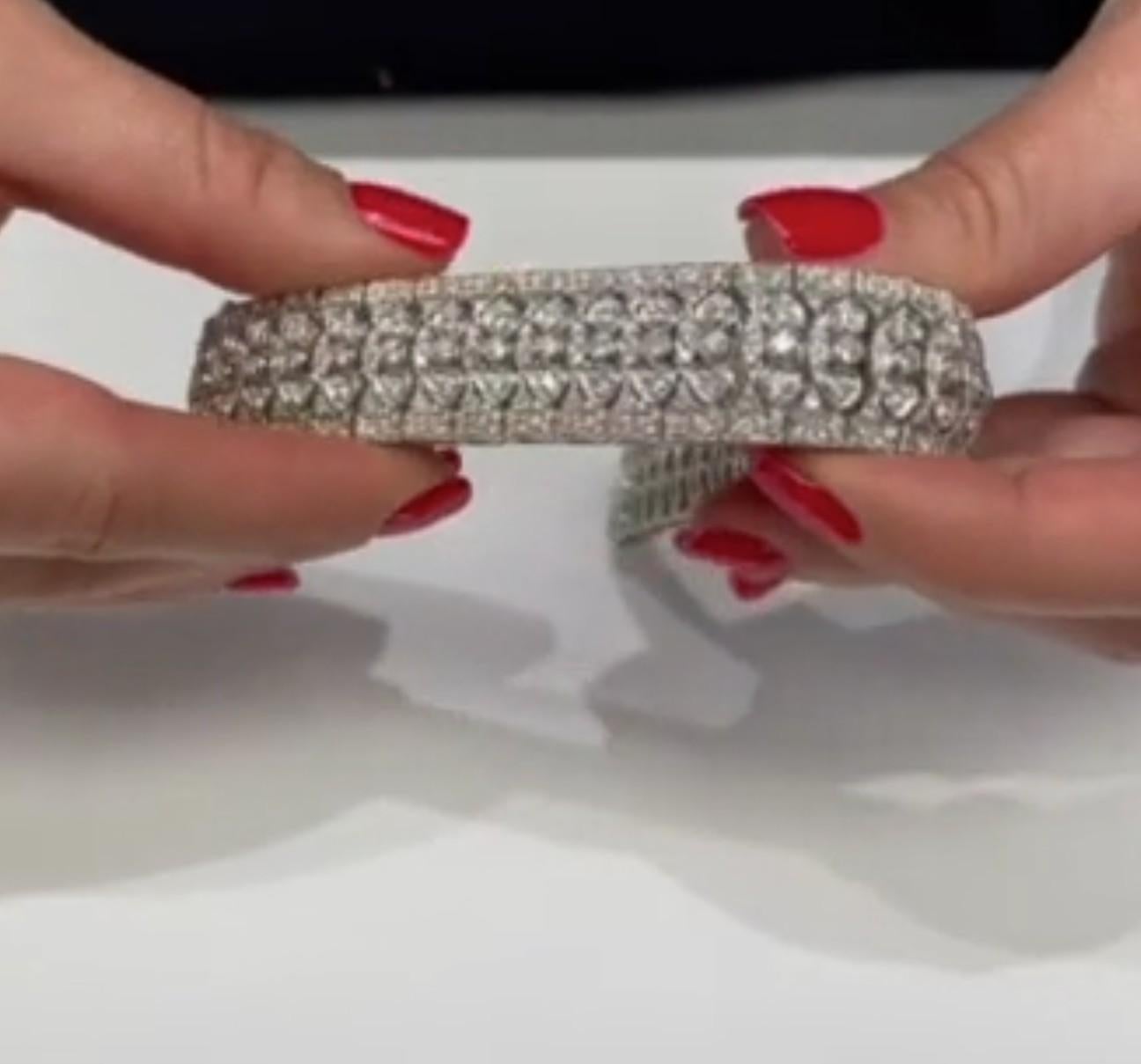 Vintage Style Bracelet with 13.0 Carats Round Diamonds in 18K White Gold In New Condition For Sale In Old Tappan, NJ