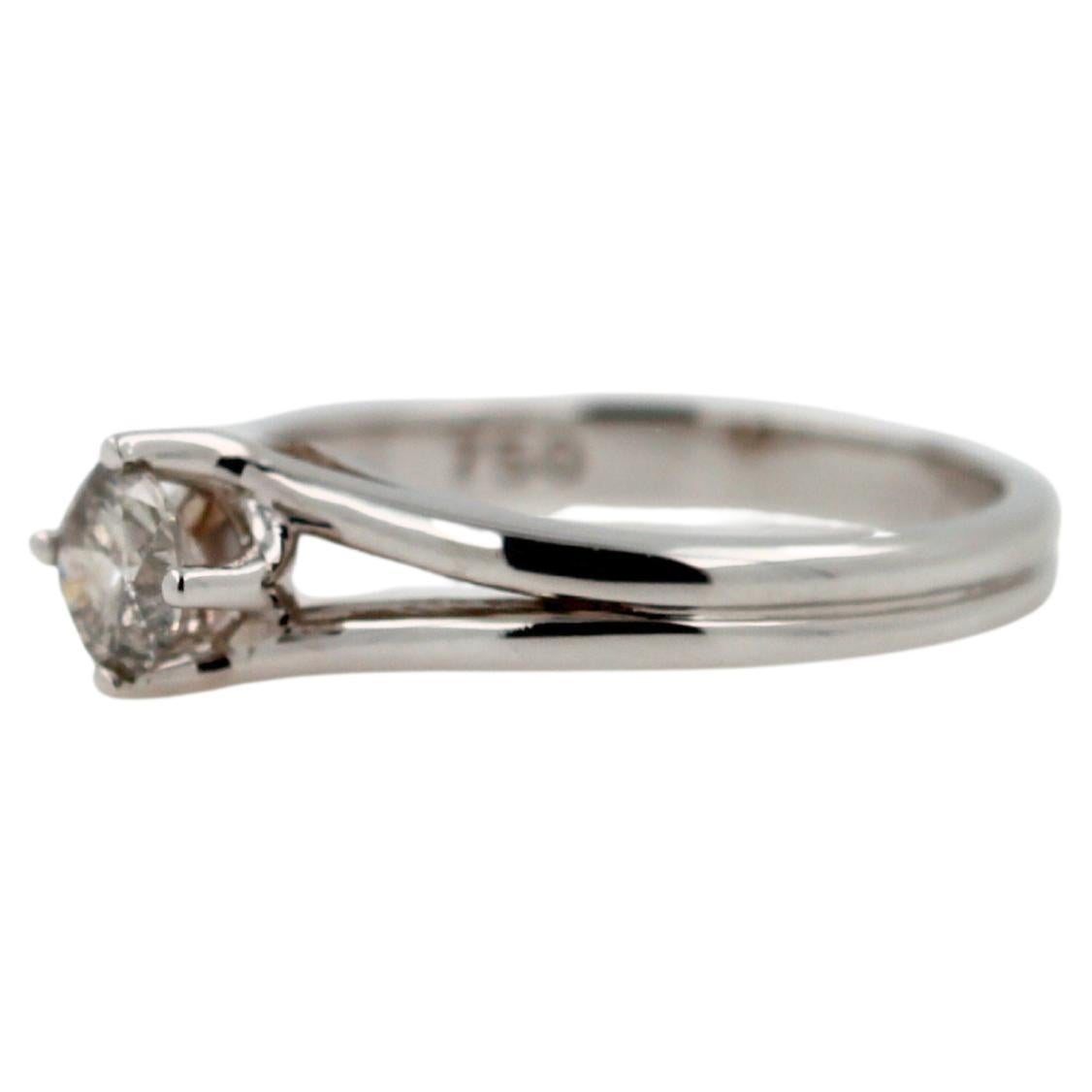 Modern Vintage Style Brilliant Cut Round Classic Diamond Solitaire 18K White Gold Ring For Sale