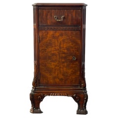 Schrank-Akzenttisch im Vintage-Stil mit schönem Wurzelholzdesign in der Vorderseite