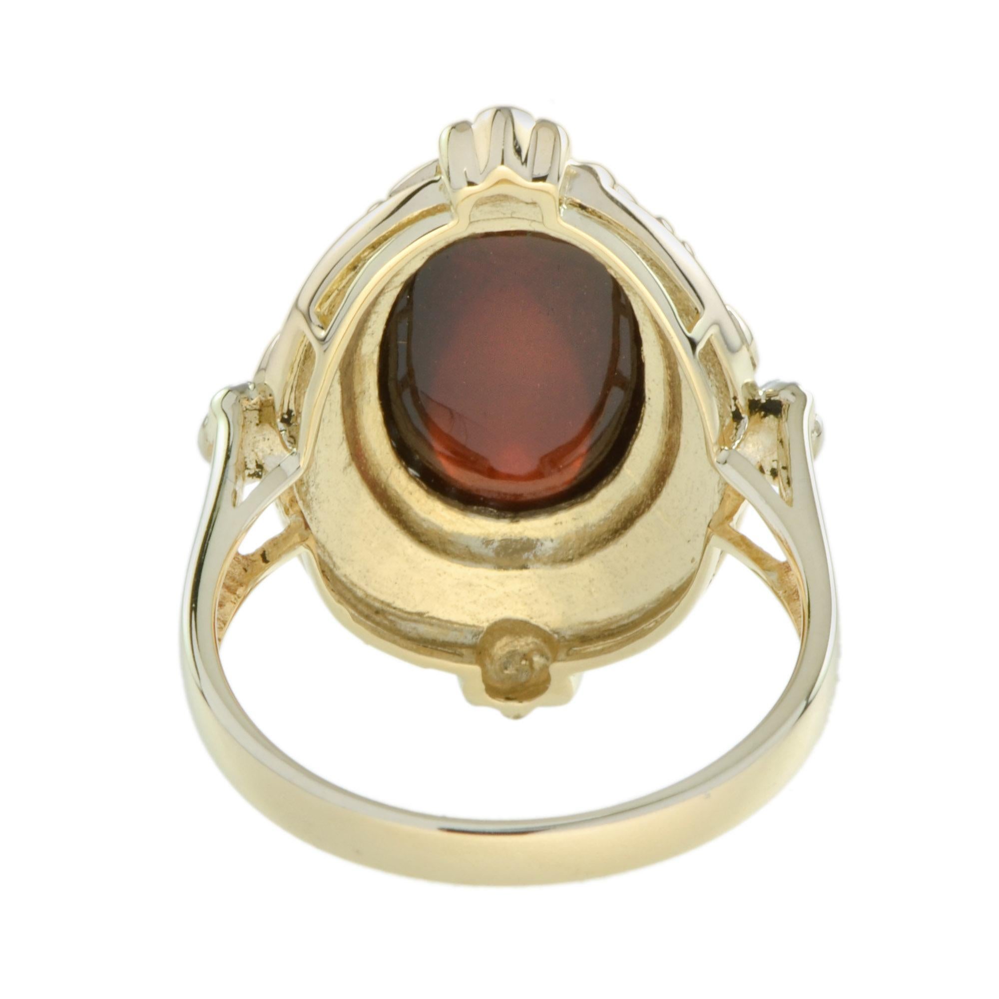 Vintage Style Cabochon Garnet Cocktail Ring in 9K Yellow Gold In New Condition In Bangkok, TH