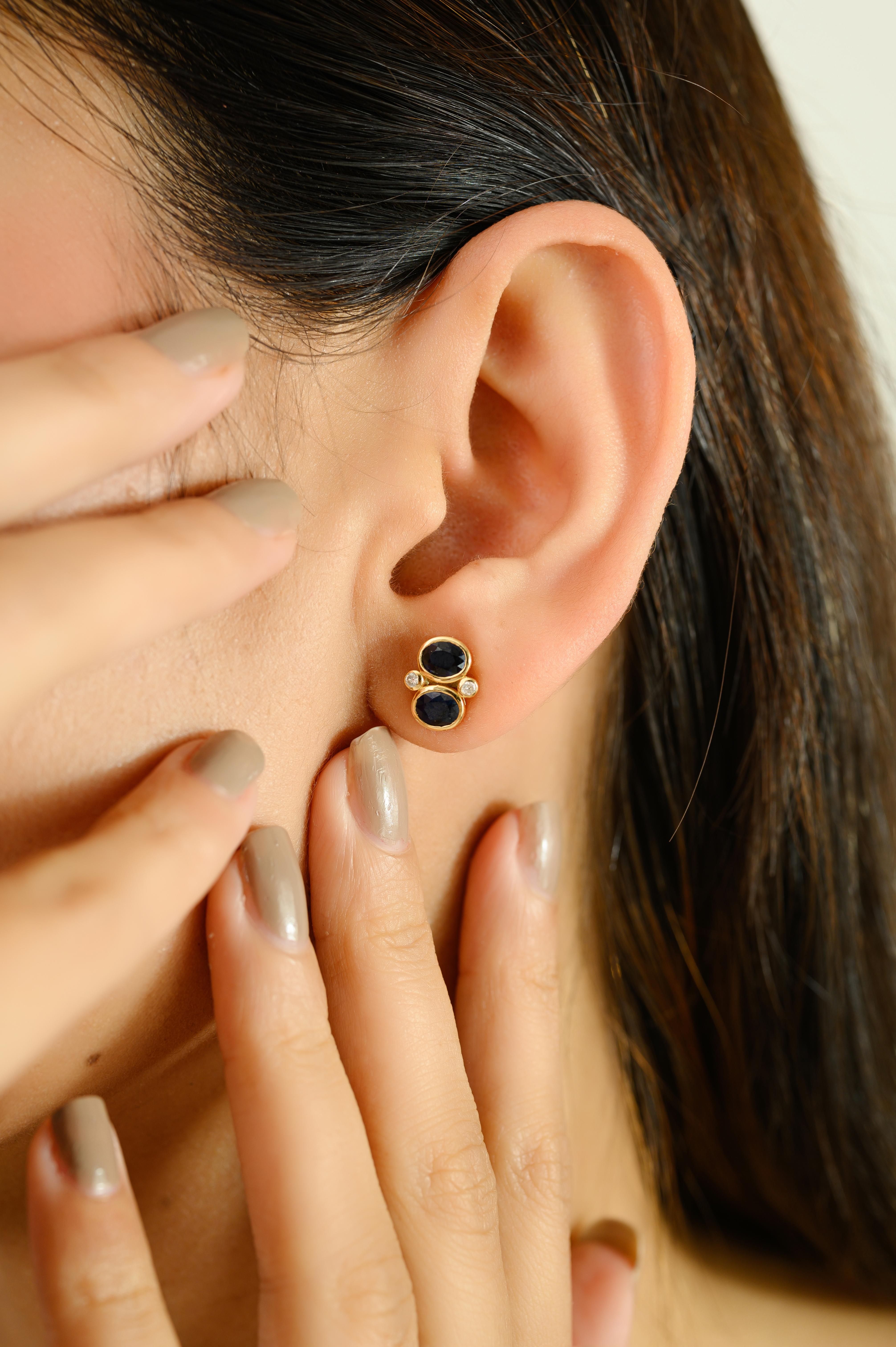 De las mujeres Pendientes de zafiro azul profundo y diamantes estilo vintage en oro amarillo de 14 quilates en venta