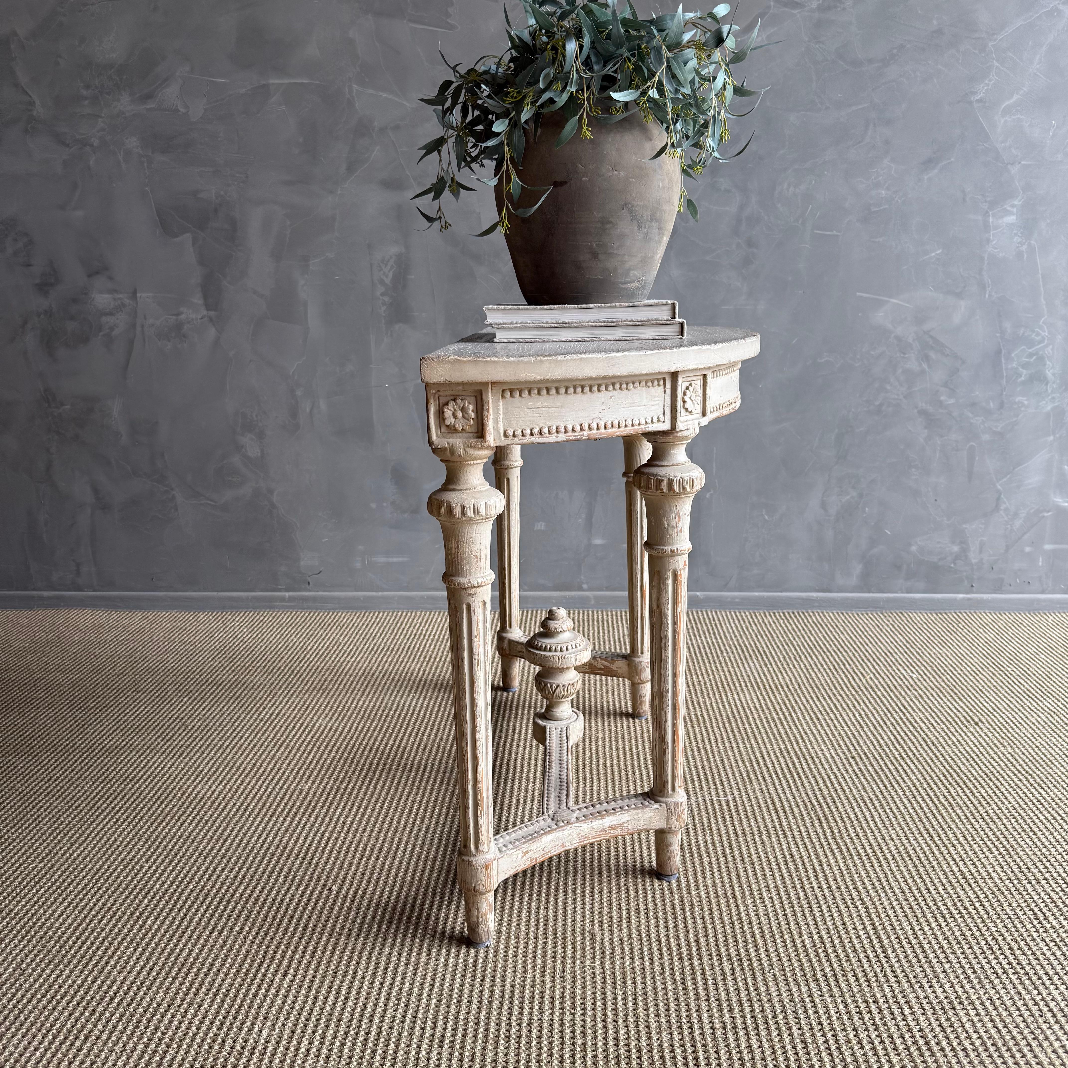 20th Century Vintage Style Demi Console With Carvings and Distressed Painted Finish For Sale