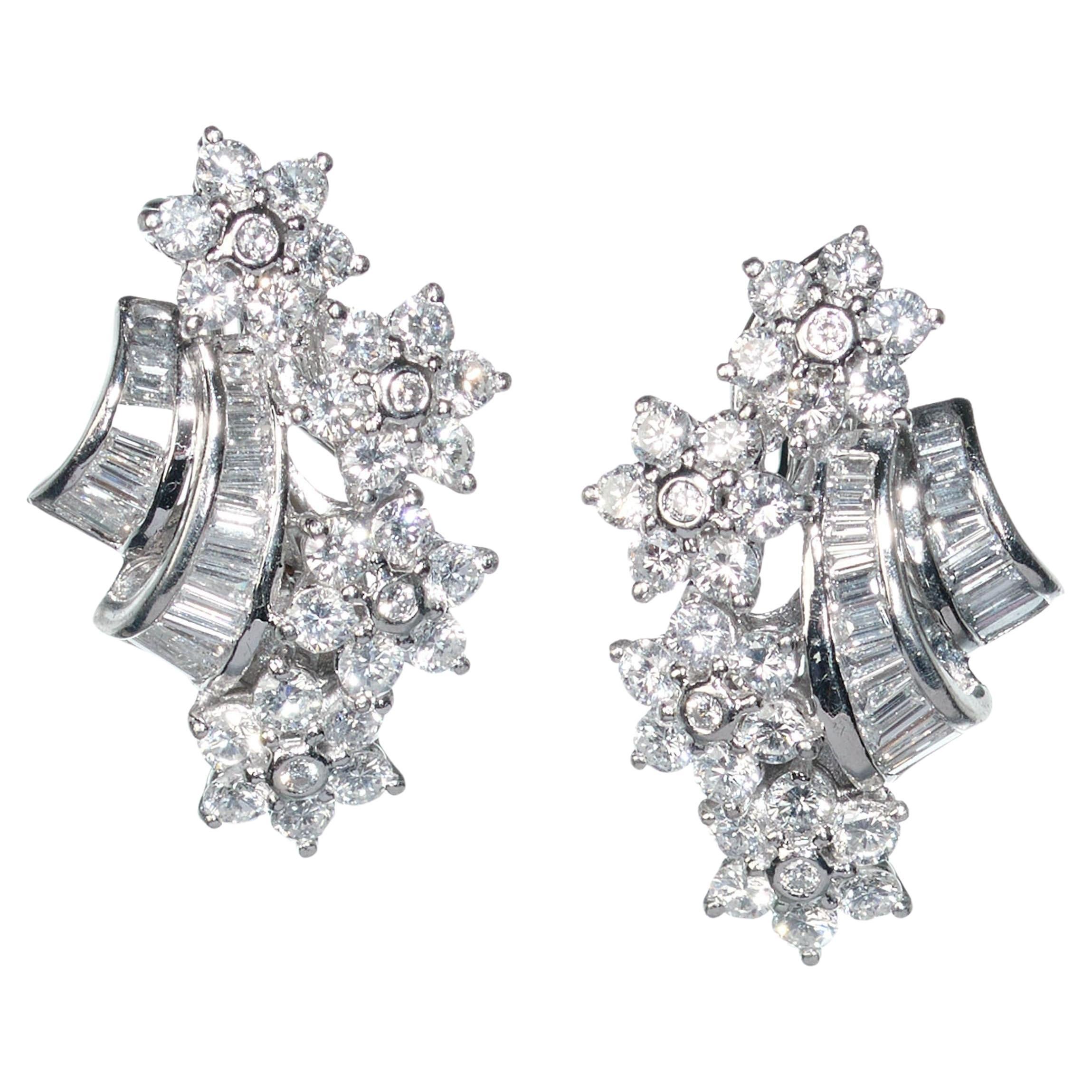 Boucles d'oreilles à clip en platine et diamant de style vintage, 4.12 carats