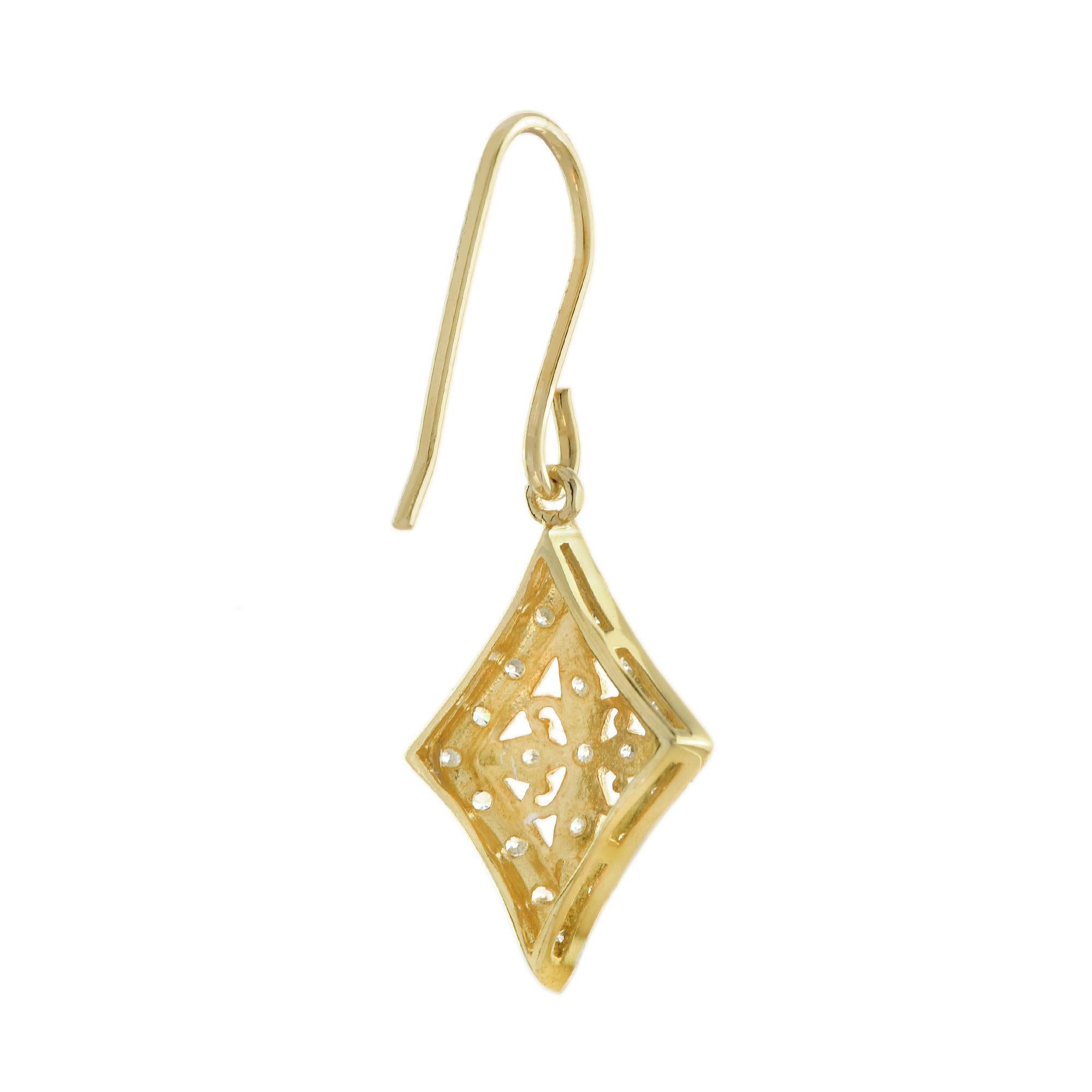 Vintage Style Diamond Floral Diamond Filigree 14K Yellow Gold Fleur Earrings Corte redondo en venta