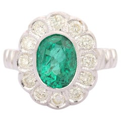 Anillo de Cóctel Floral de Esmeraldas y Diamantes Estilo Vintage en Oro Blanco Macizo de 18k