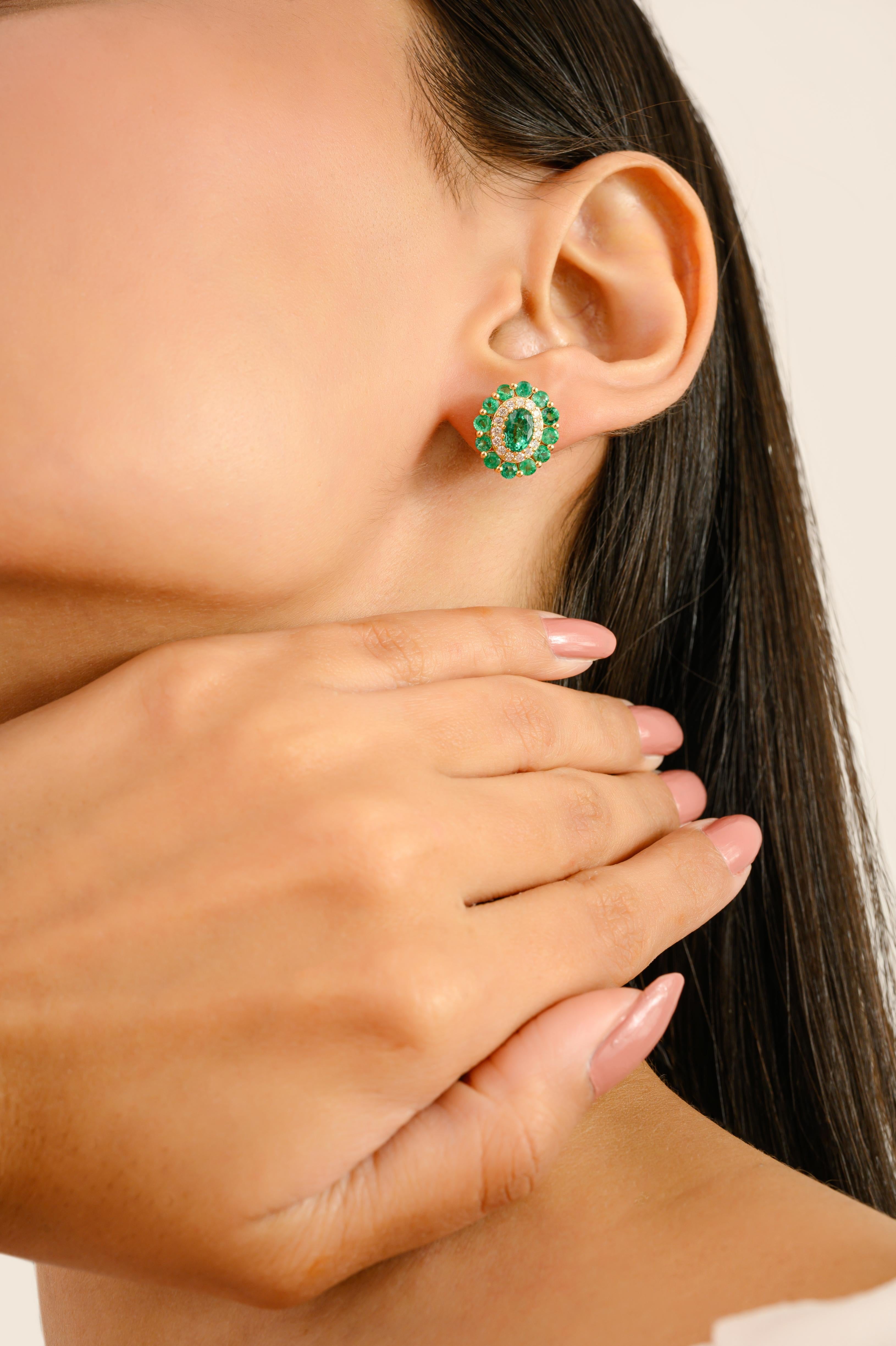 Vintage-Stil Smaragd & Diamond Floral Ohrstecker in 14k Gelbgold Schmuck Damen im Angebot