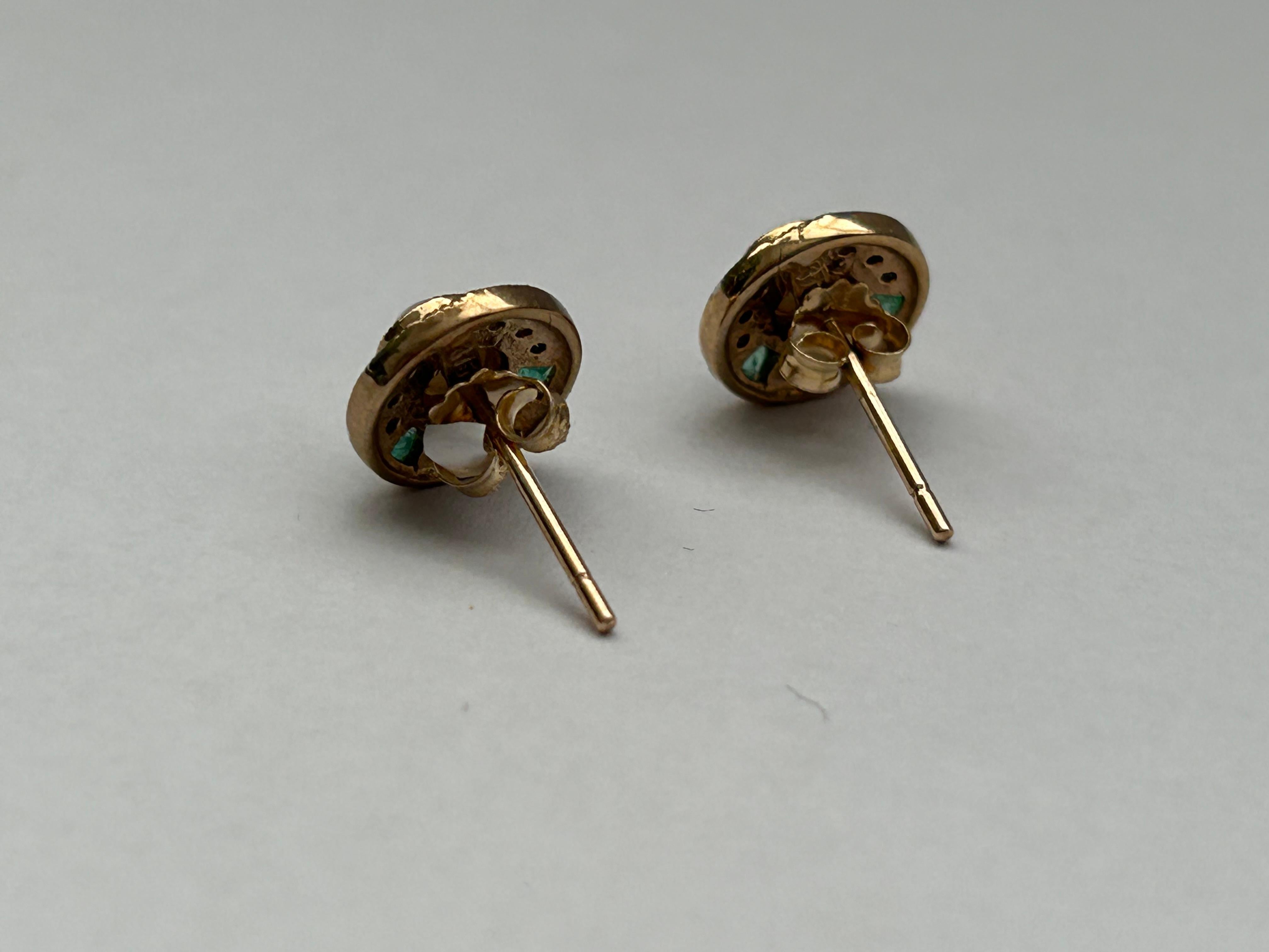 Vintage Style Emerald/Pearl/Diamond Stud Earrings. In Excellent Condition For Sale In Canterbury, England