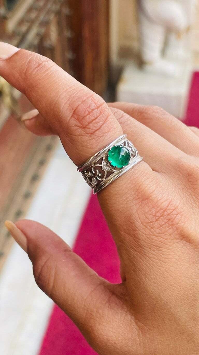 For Sale:  Vintage Style Emerald Unisex Wedding Band Ring Gift in 14k Solid White Gold 4