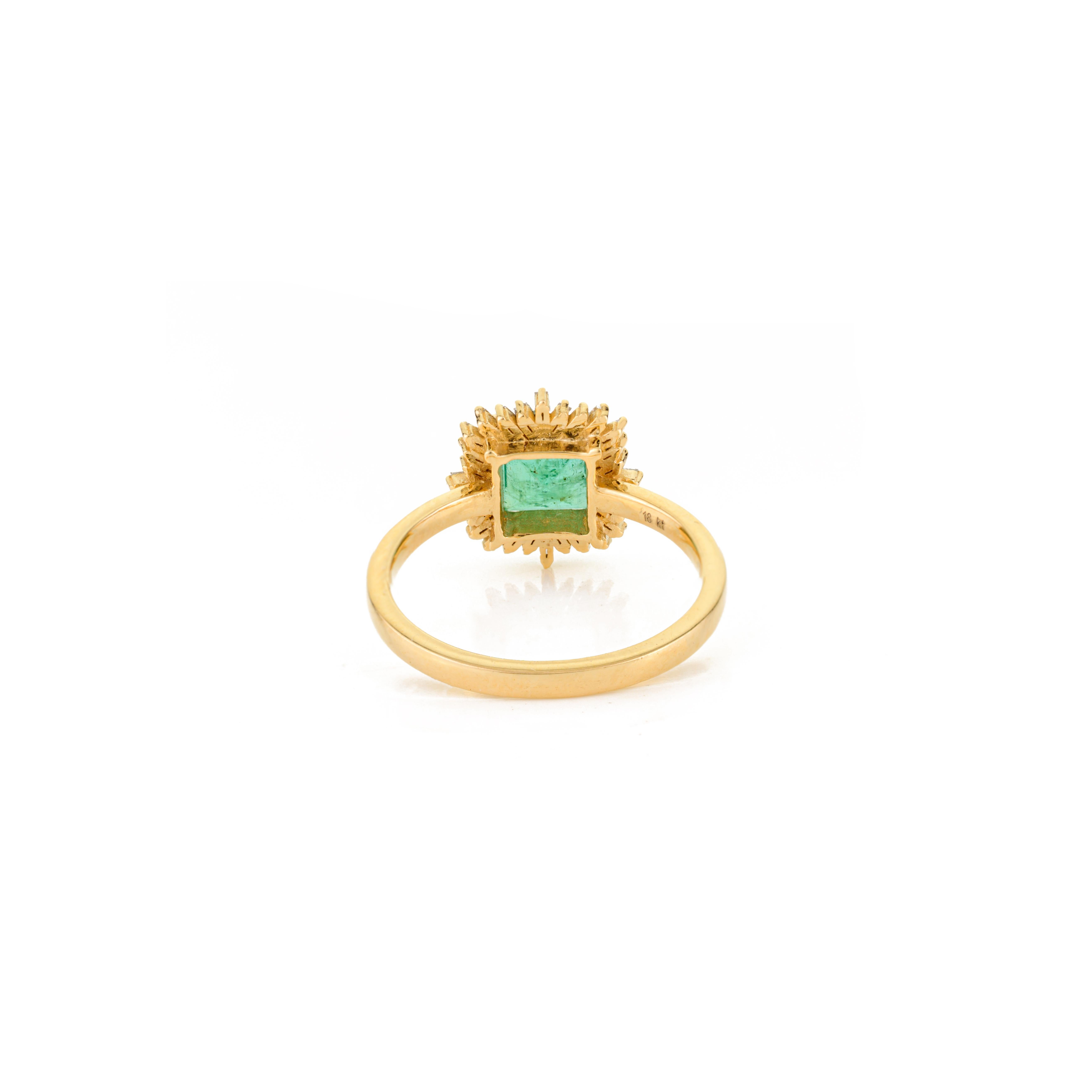 En venta: Vintage-Style Emerald with Baguette Diamonds Halo Ring in 18k Solid Yellow Gold  5