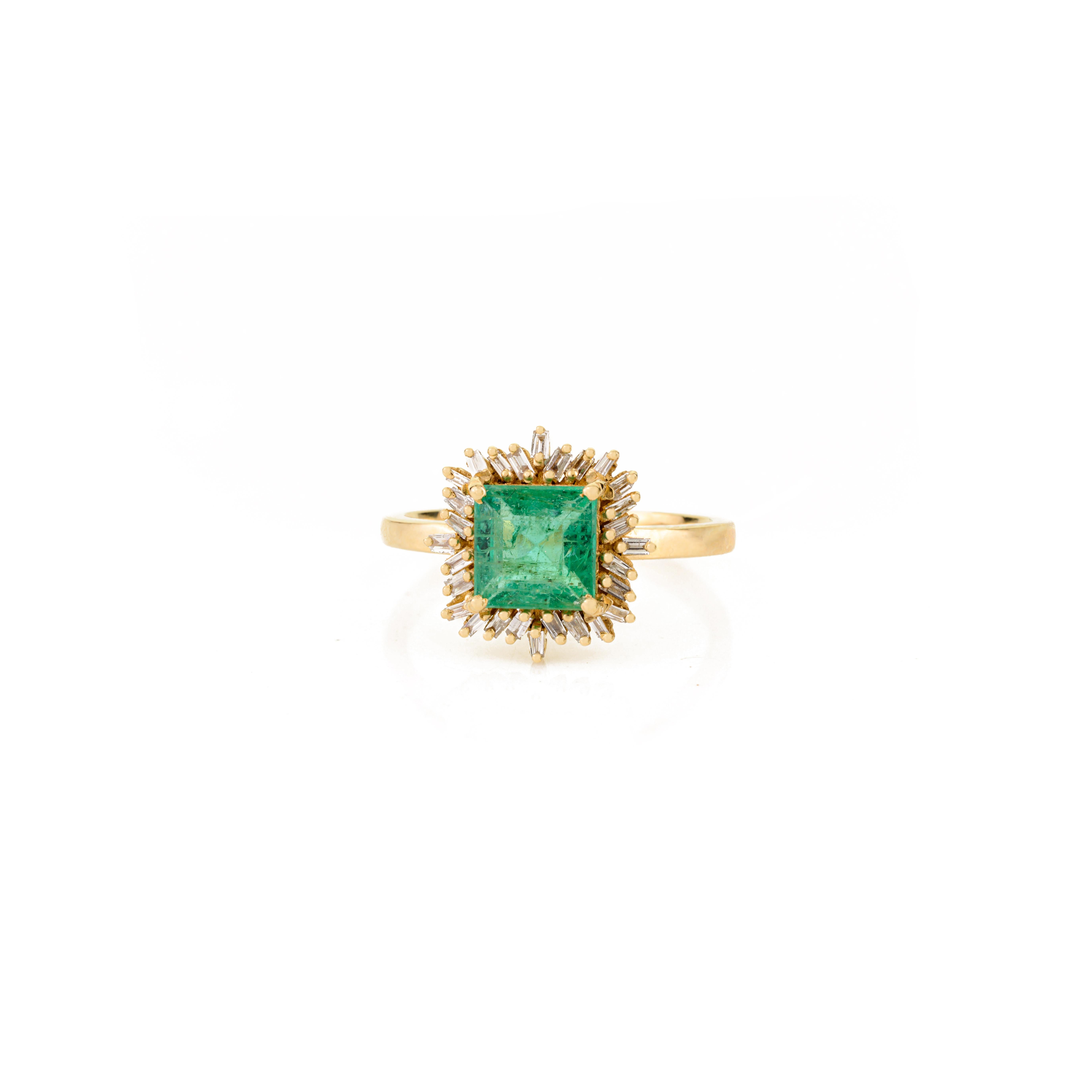 En venta: Vintage-Style Emerald with Baguette Diamonds Halo Ring in 18k Solid Yellow Gold  7