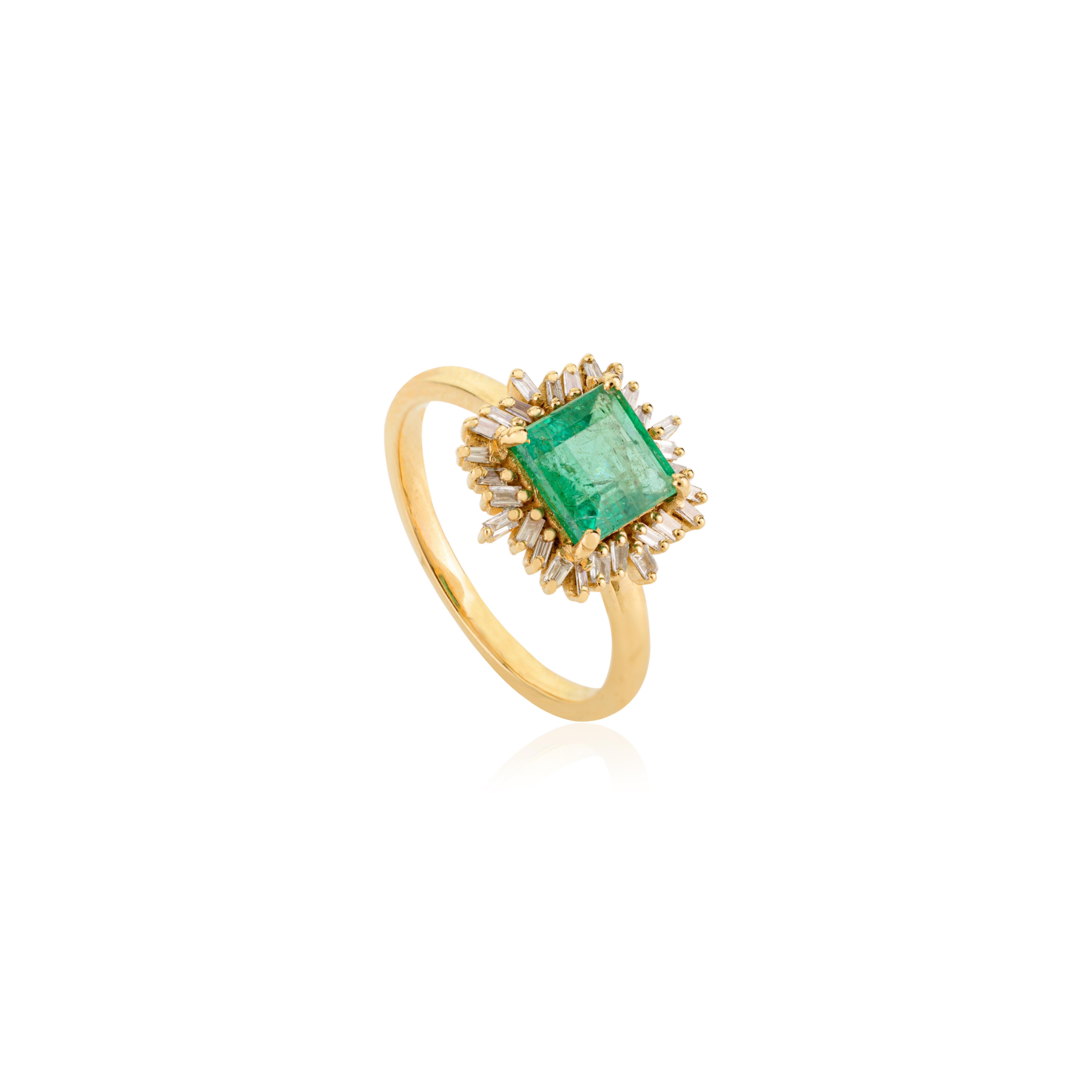 En venta: Vintage-Style Emerald with Baguette Diamonds Halo Ring in 18k Solid Yellow Gold  9