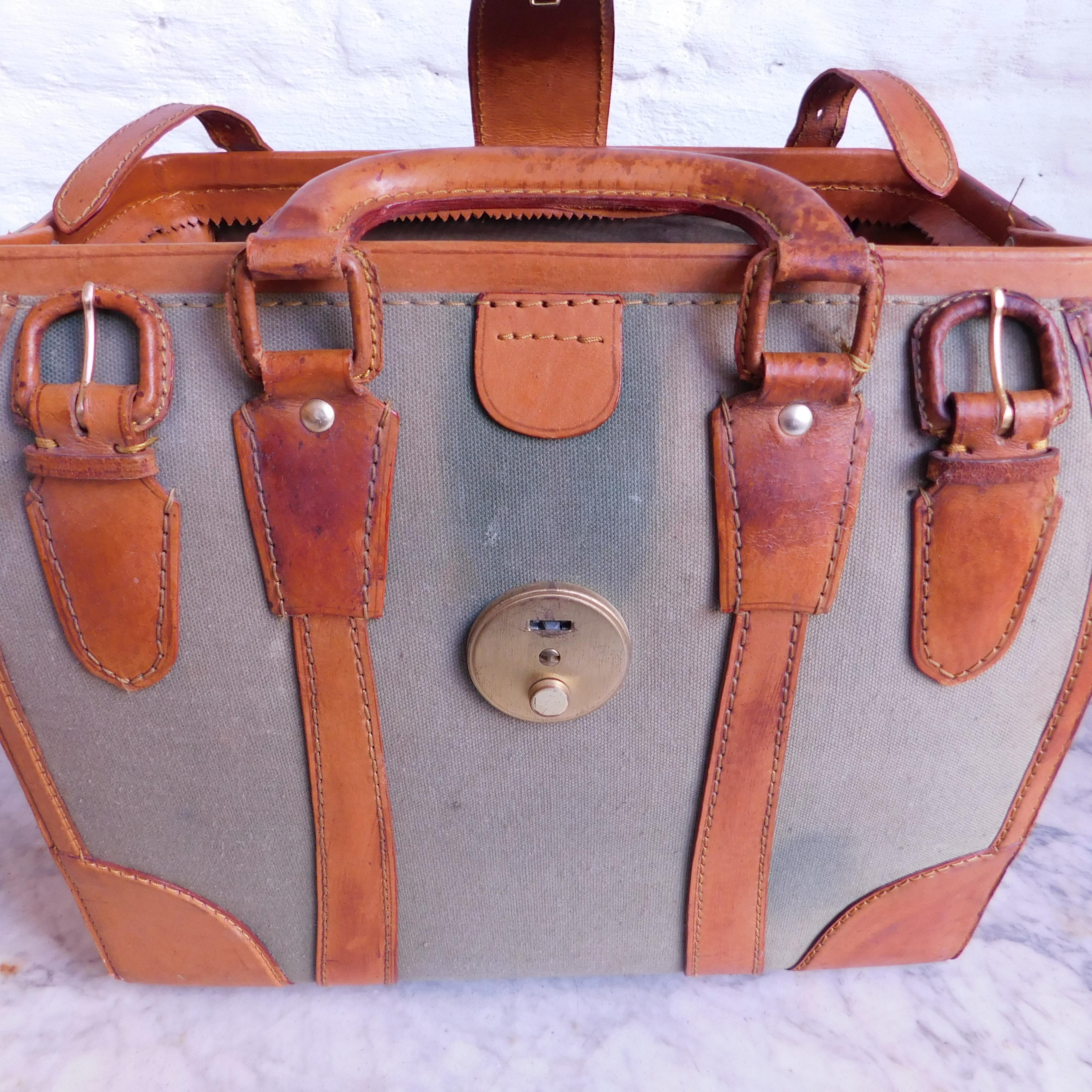 20th Century Vintage Style English Leather and Canvas Gladstone Satchel or Doctors Bag For Sale