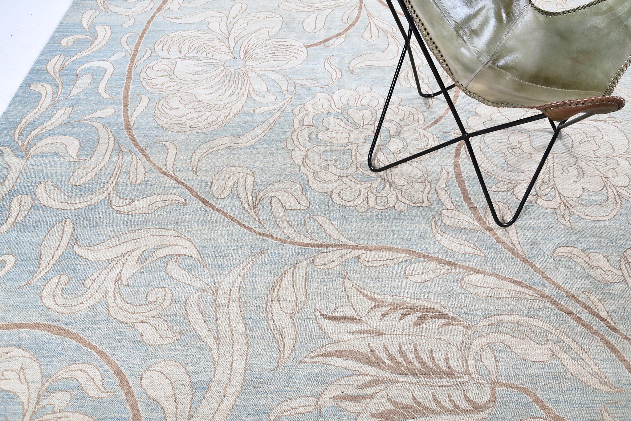Tappeto con design floreale in stile vintage In condizioni Nuovo in vendita a WEST HOLLYWOOD, CA