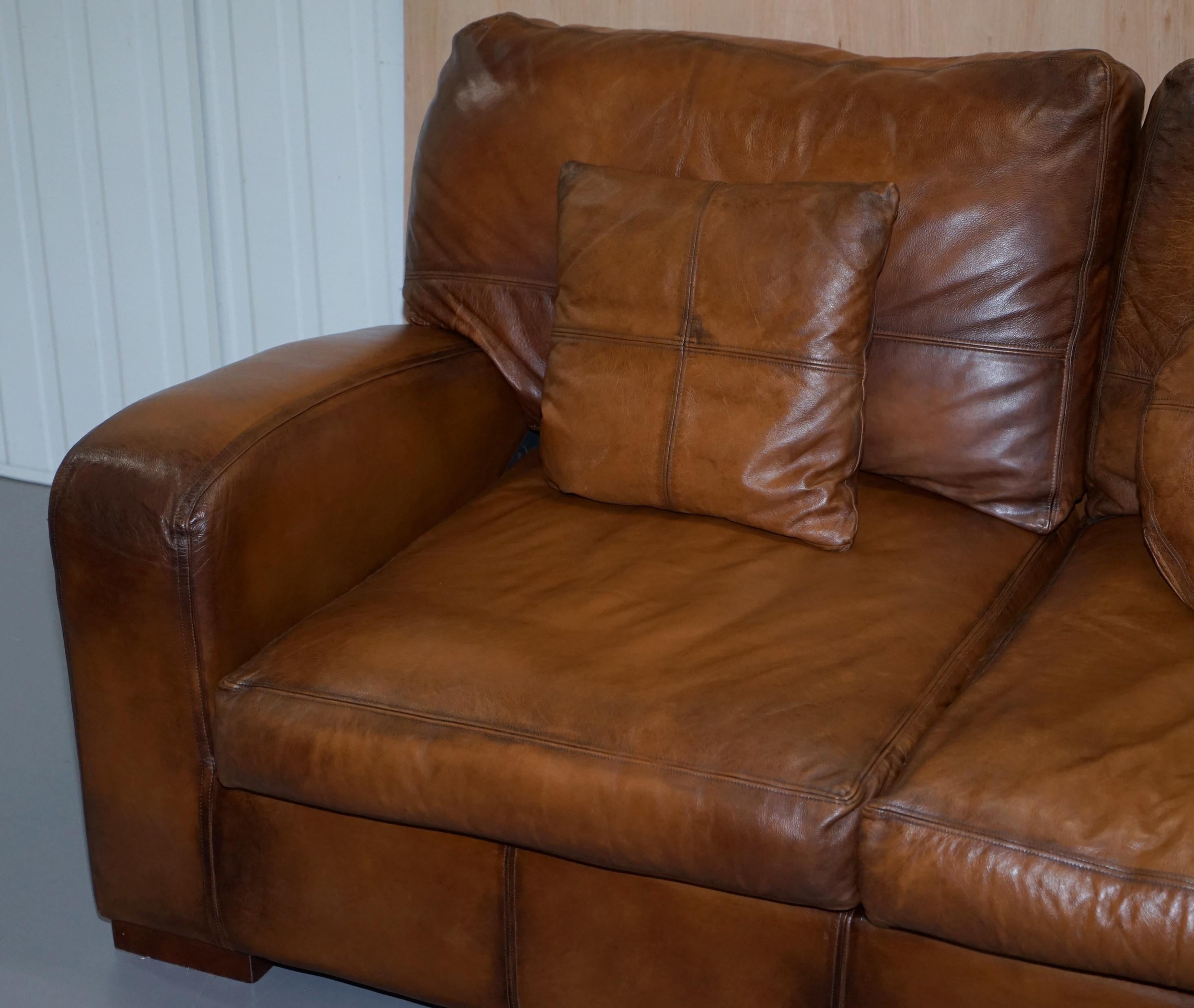 Anglais Canapé en cuir Brown Cigar teint à la main, style vintage Style et design ravissants en vente