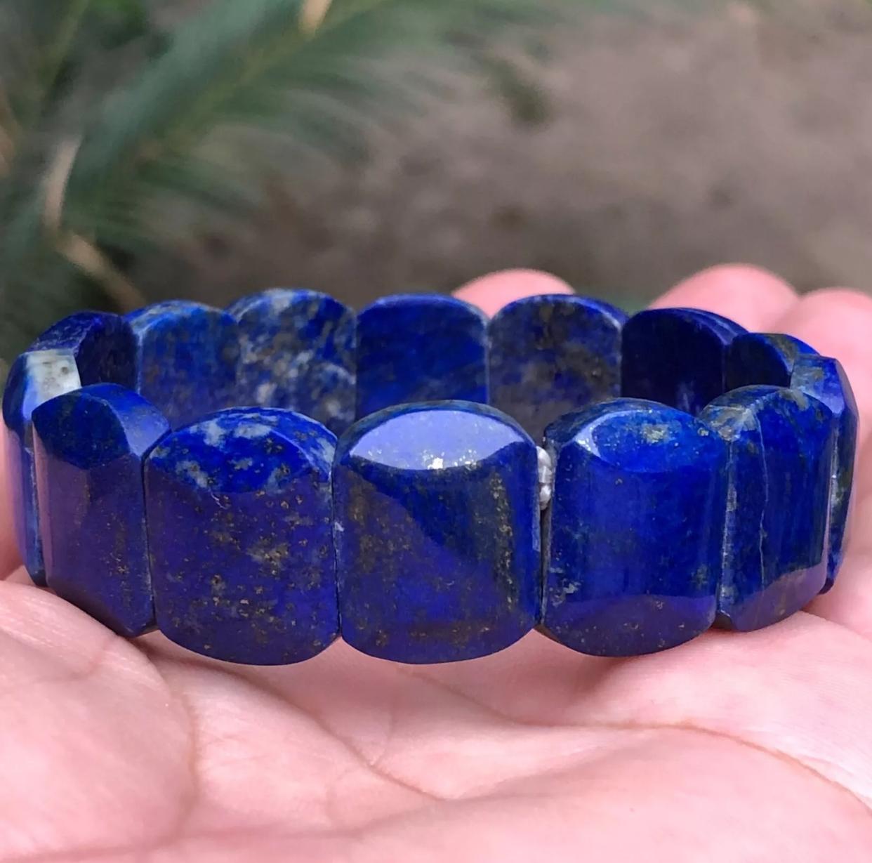 Bracciale elastico con perline fatto a mano in stile vintage in Lapislazzuli, misura 6,5-7,5 In condizioni Nuovo in vendita a Peshawar, PK