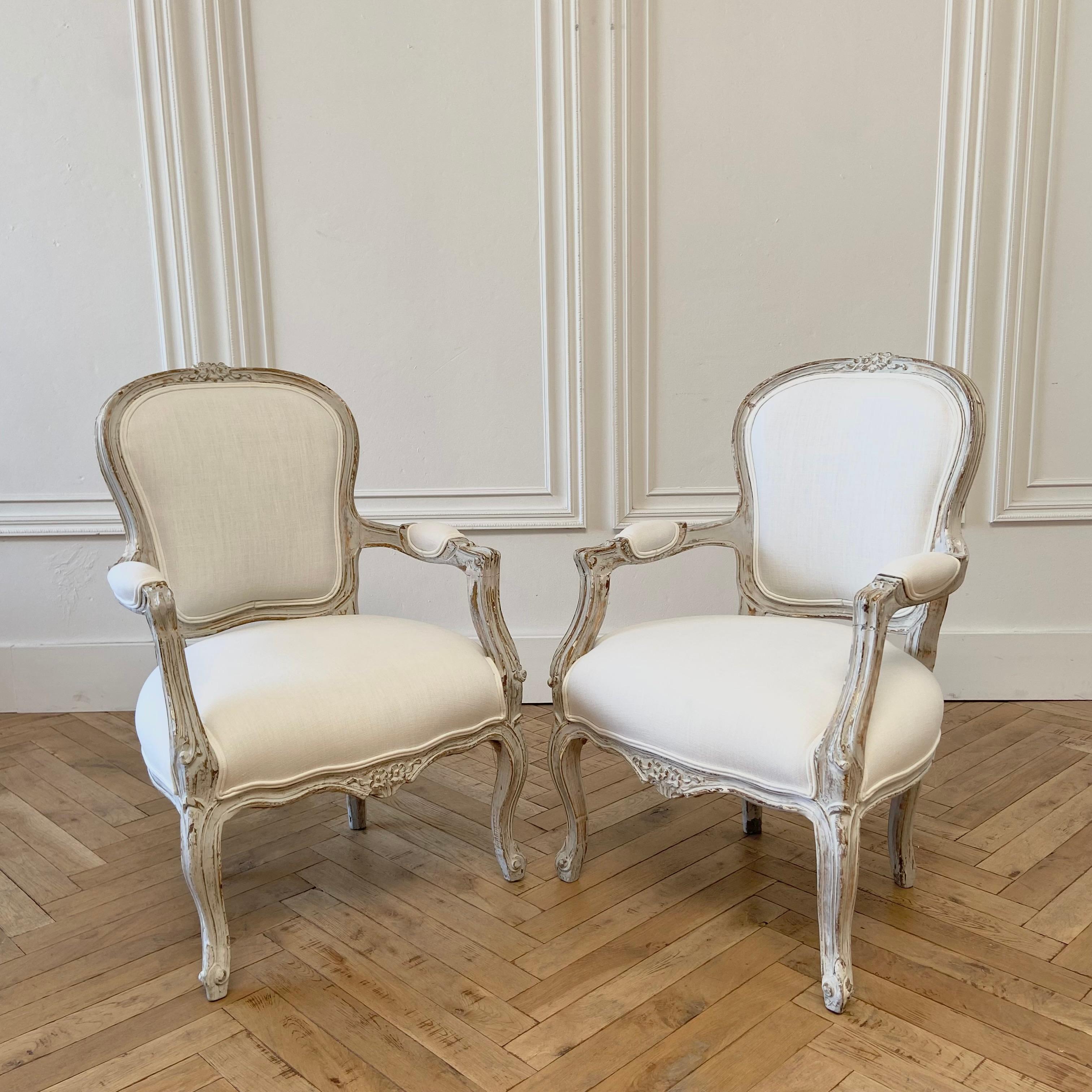 Pair of chairs
Vintage style painted and upholstered Louis XV style open arm chairs.
Painted in a Oyster Gray - White with subtle distressed edges, and finished with an antique Glazed patina.
We have reupholstered these in a heavy weight Libeco